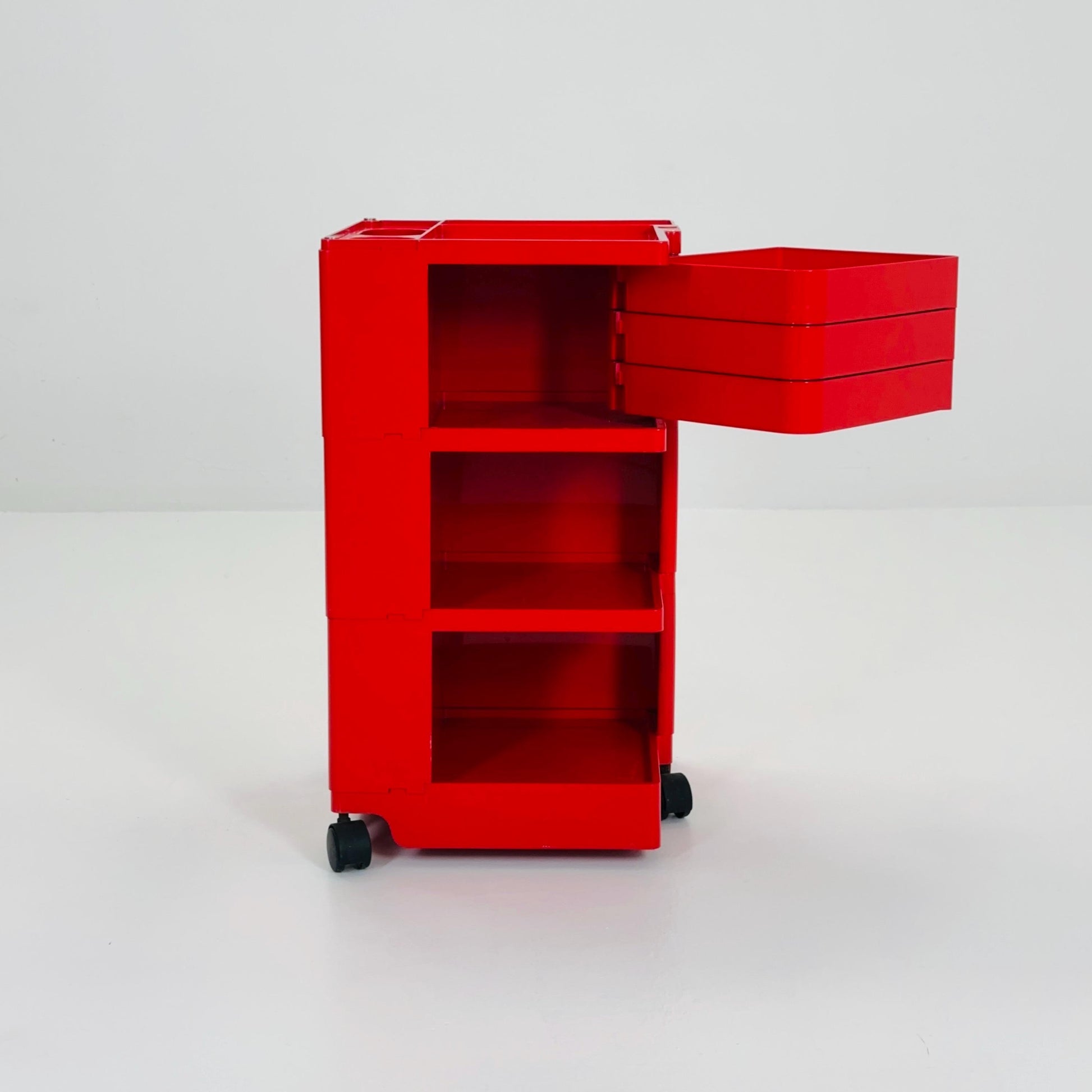 Rare Space Age red Boby storage trolley by Joe Colombo for Bieffeplast Italy 1970s