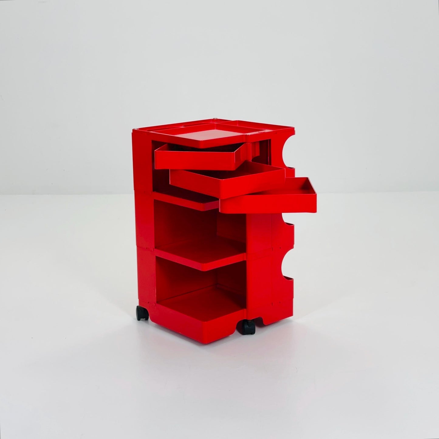 Rare Space Age red Boby storage trolley by Joe Colombo for Bieffeplast Italy 1970s