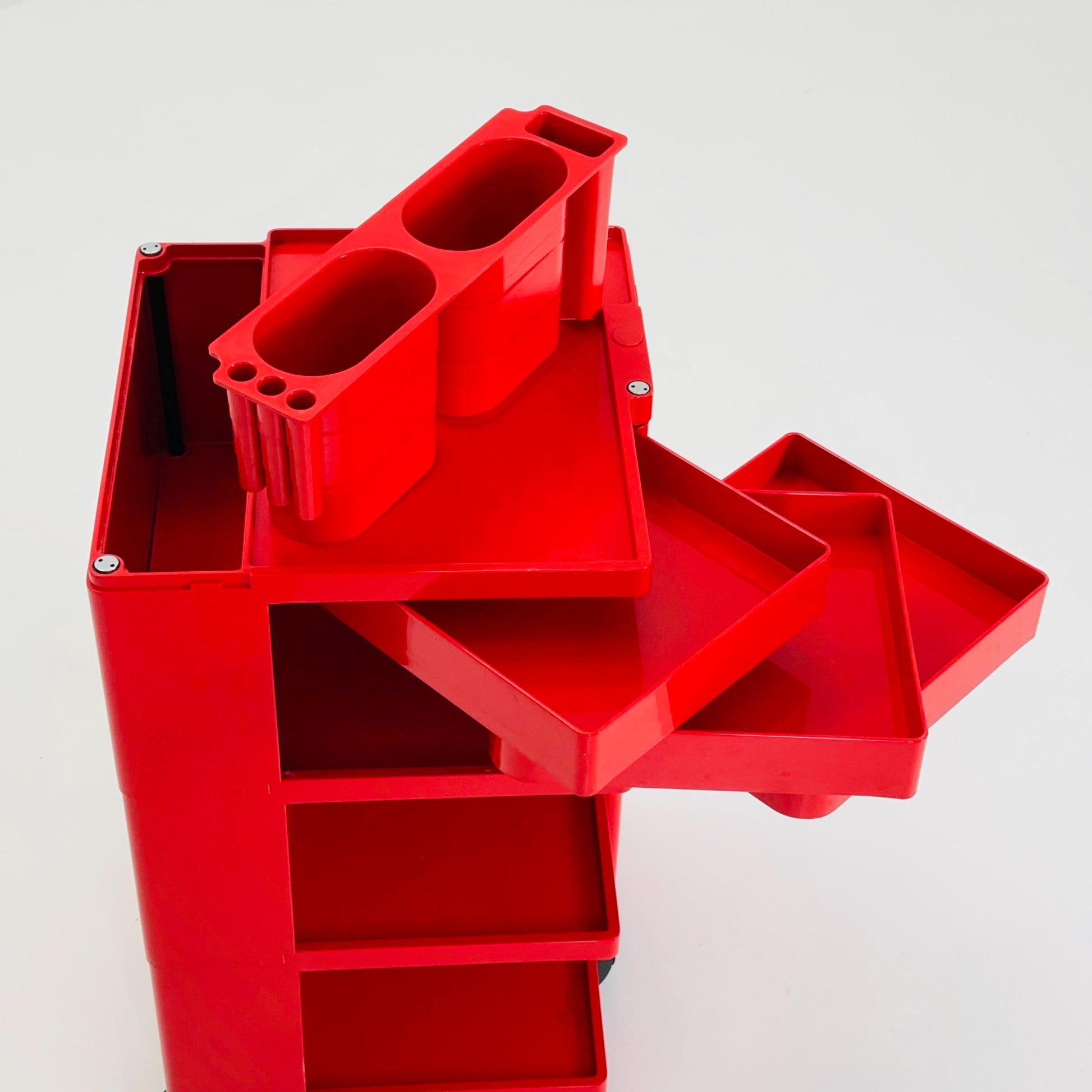 Rare Space Age red Boby storage trolley by Joe Colombo for Bieffeplast Italy 1970s