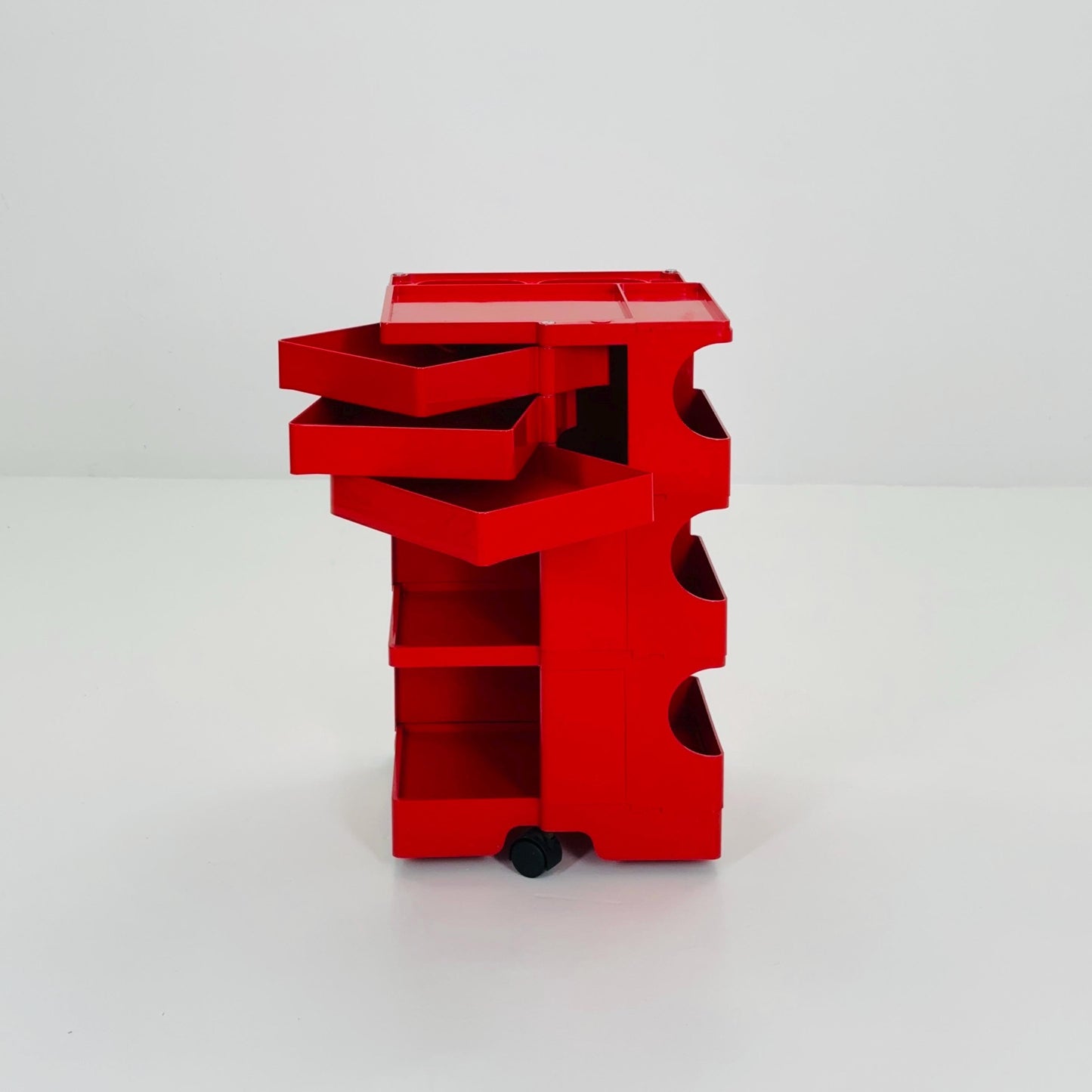 Rare Space Age red Boby storage trolley by Joe Colombo for Bieffeplast Italy 1970s