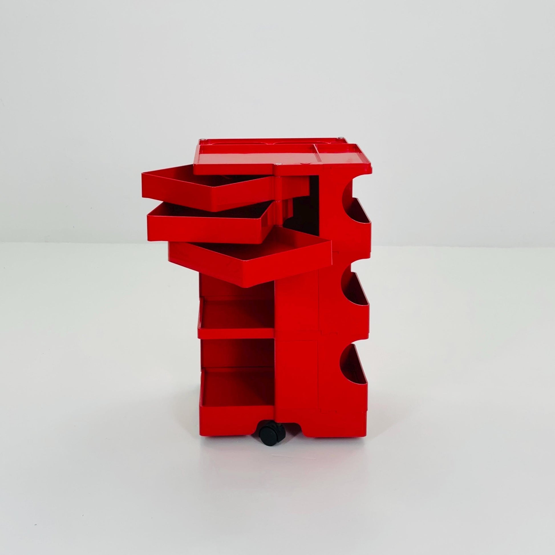 Rare Space Age red Boby storage trolley by Joe Colombo for Bieffeplast Italy 1970s