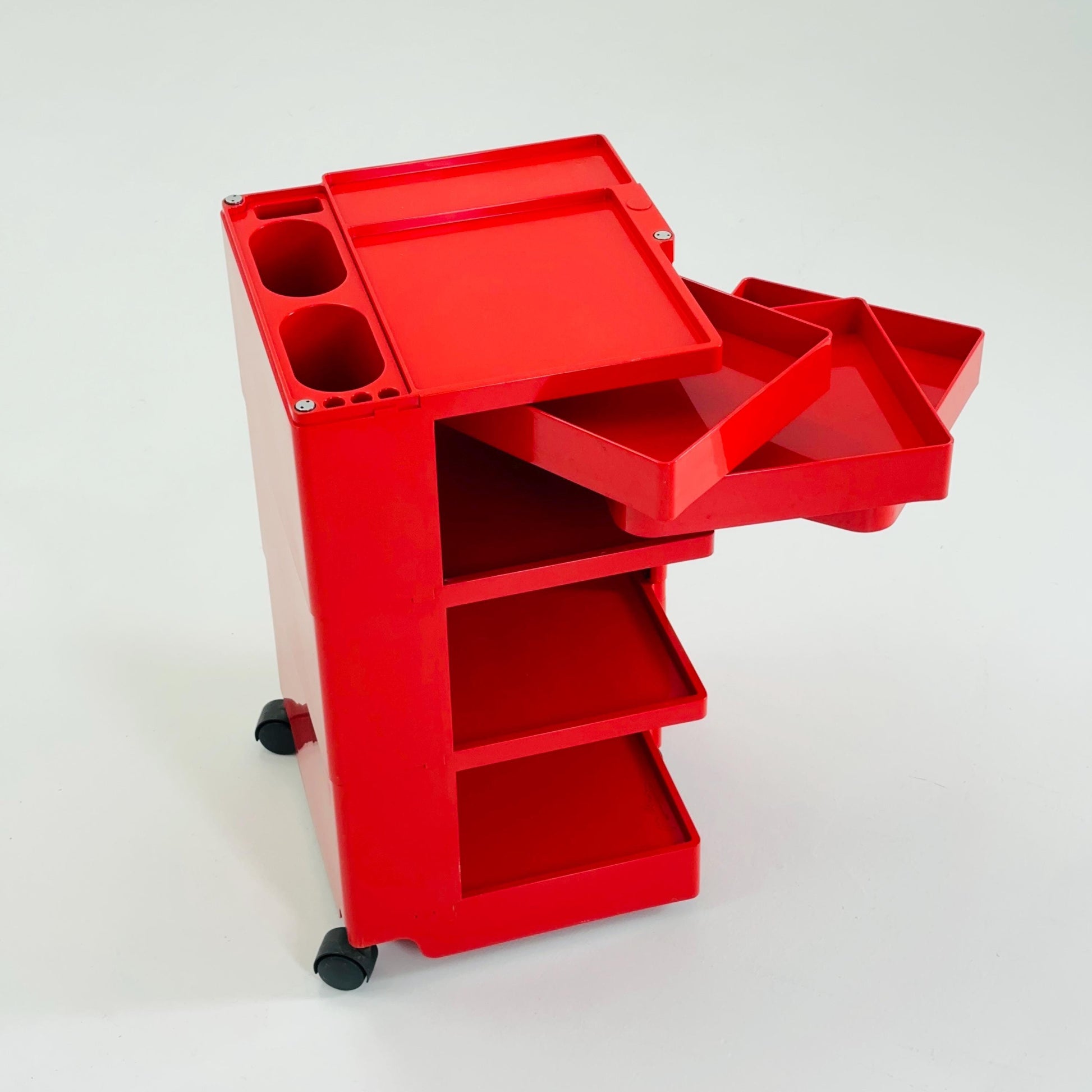 Rare Space Age red Boby storage trolley by Joe Colombo for Bieffeplast Italy 1970s