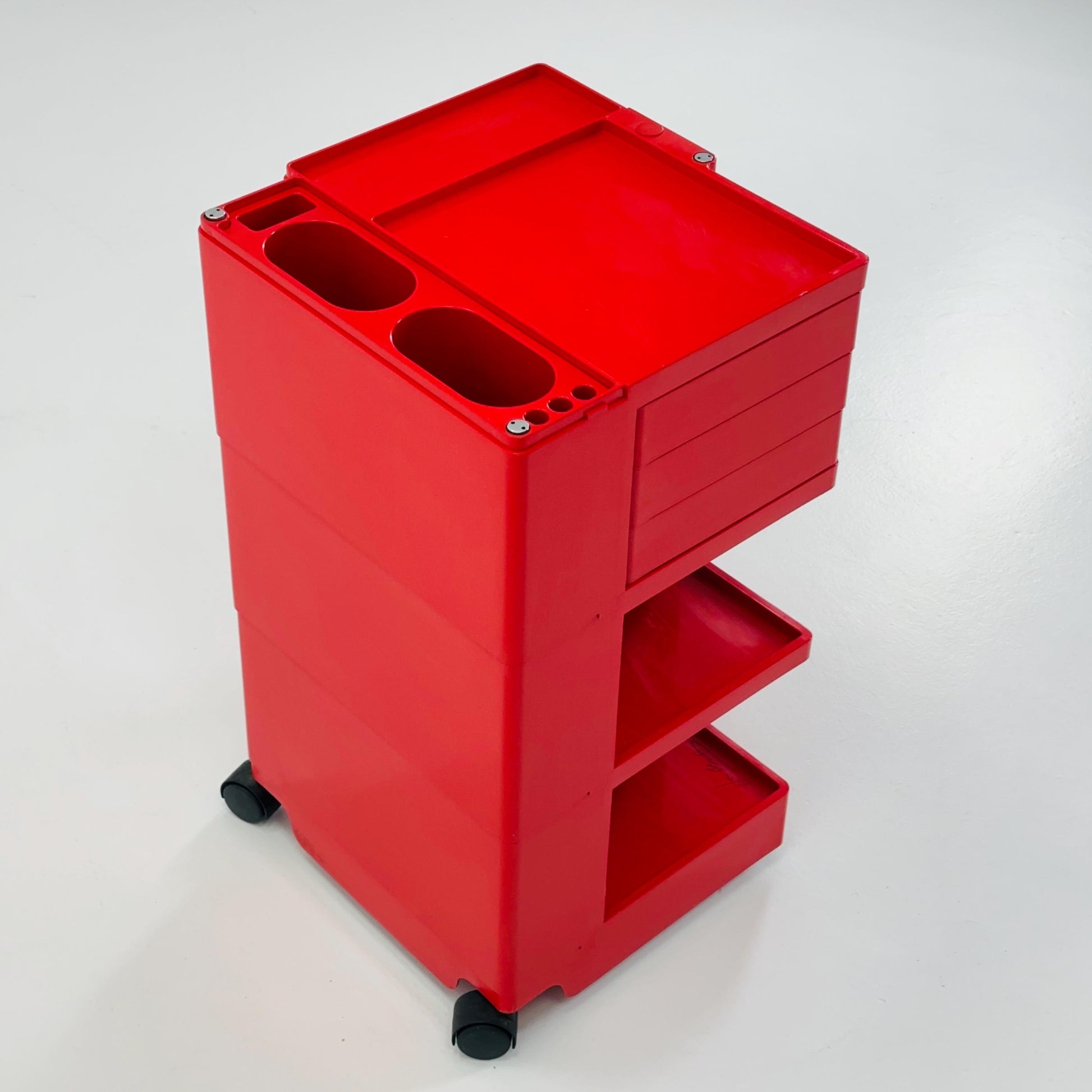 Rare Space Age red Boby storage trolley by Joe Colombo for Bieffeplast Italy 1970s