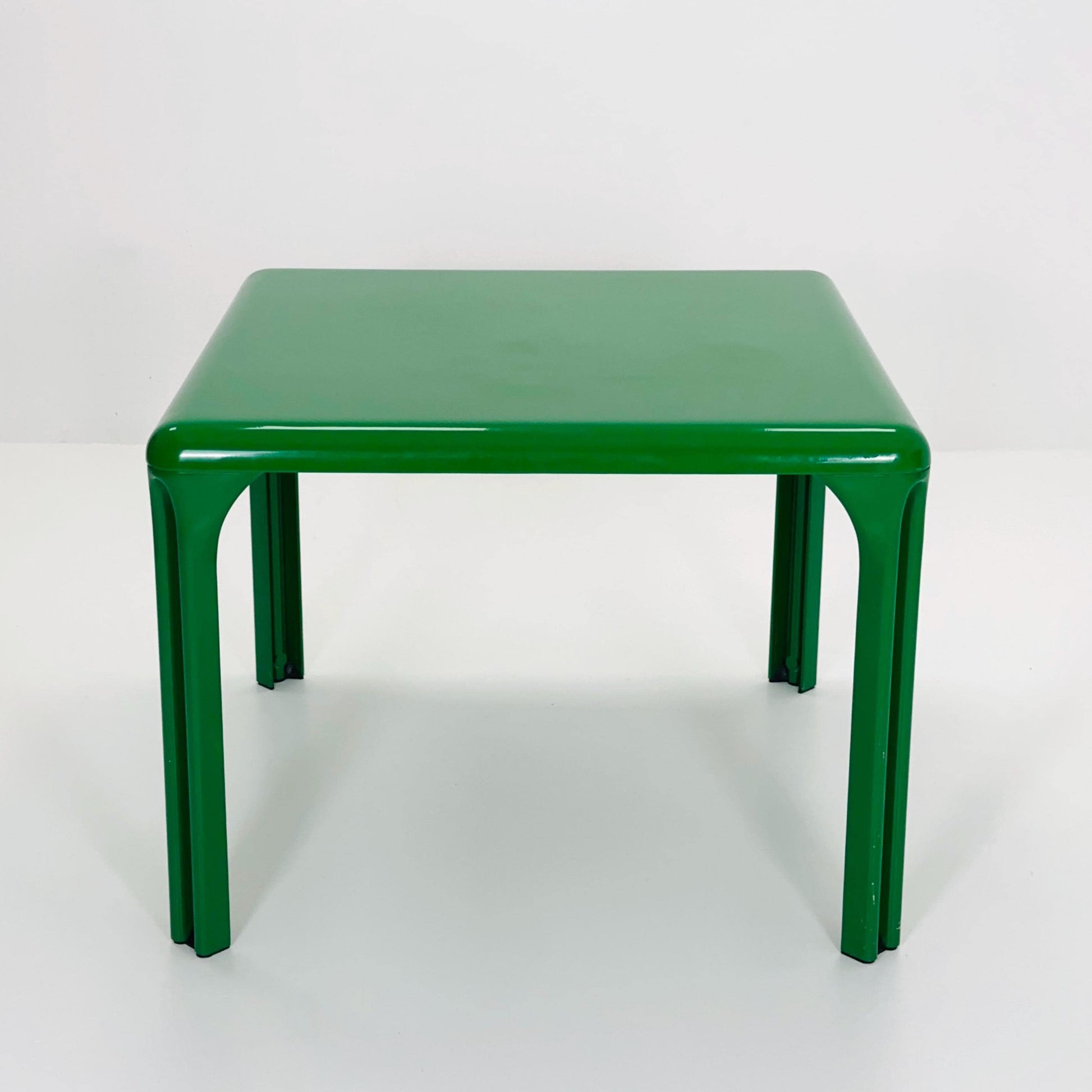 Rare Mid-Century Space Age “Stadio” dining table, Model 100, designed by Italian designer Vico Magistretti for Artemide, Italy, 1970s