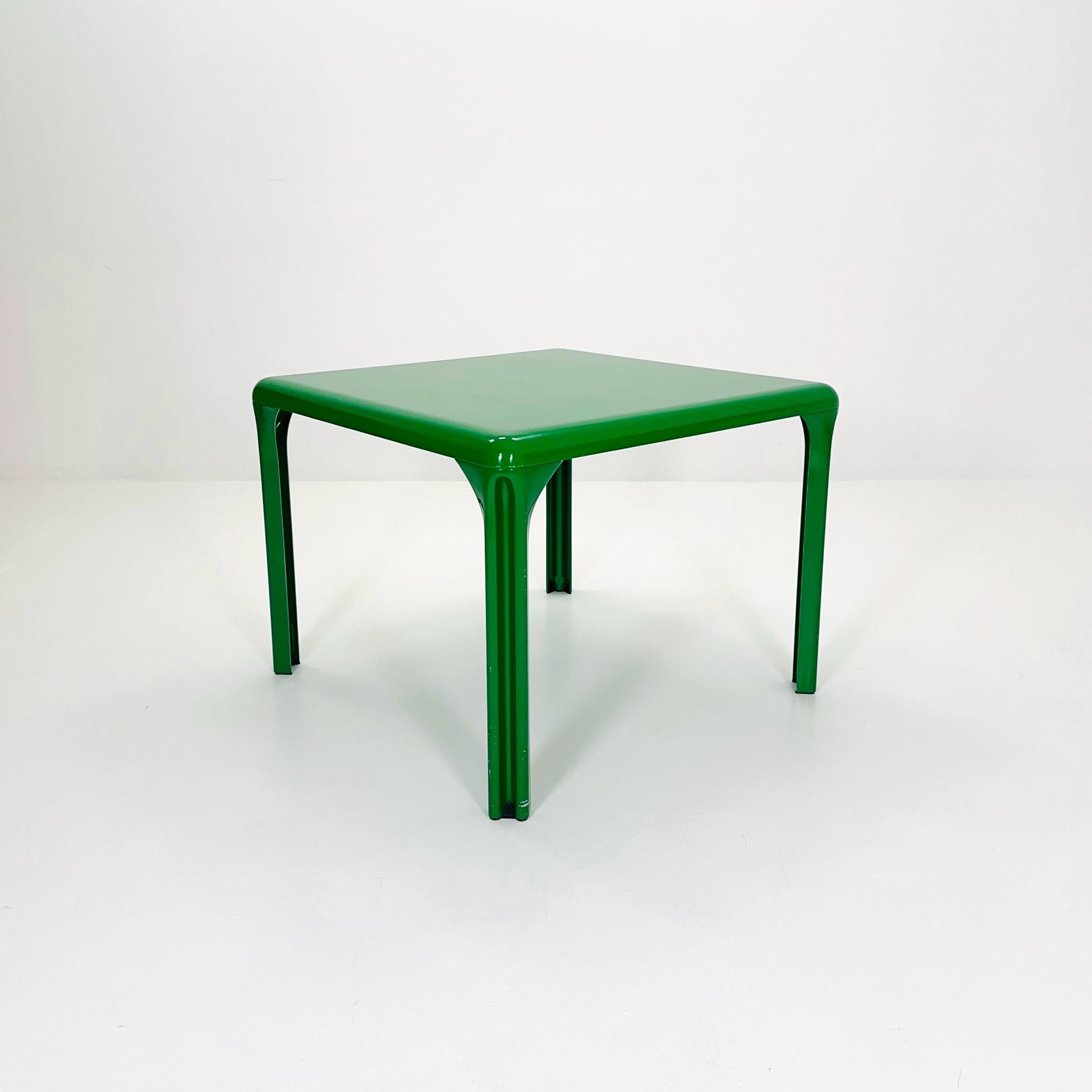 Rare Mid-Century Space Age “Stadio” dining table, Model 100, designed by Italian designer Vico Magistretti for Artemide, Italy, 1970s