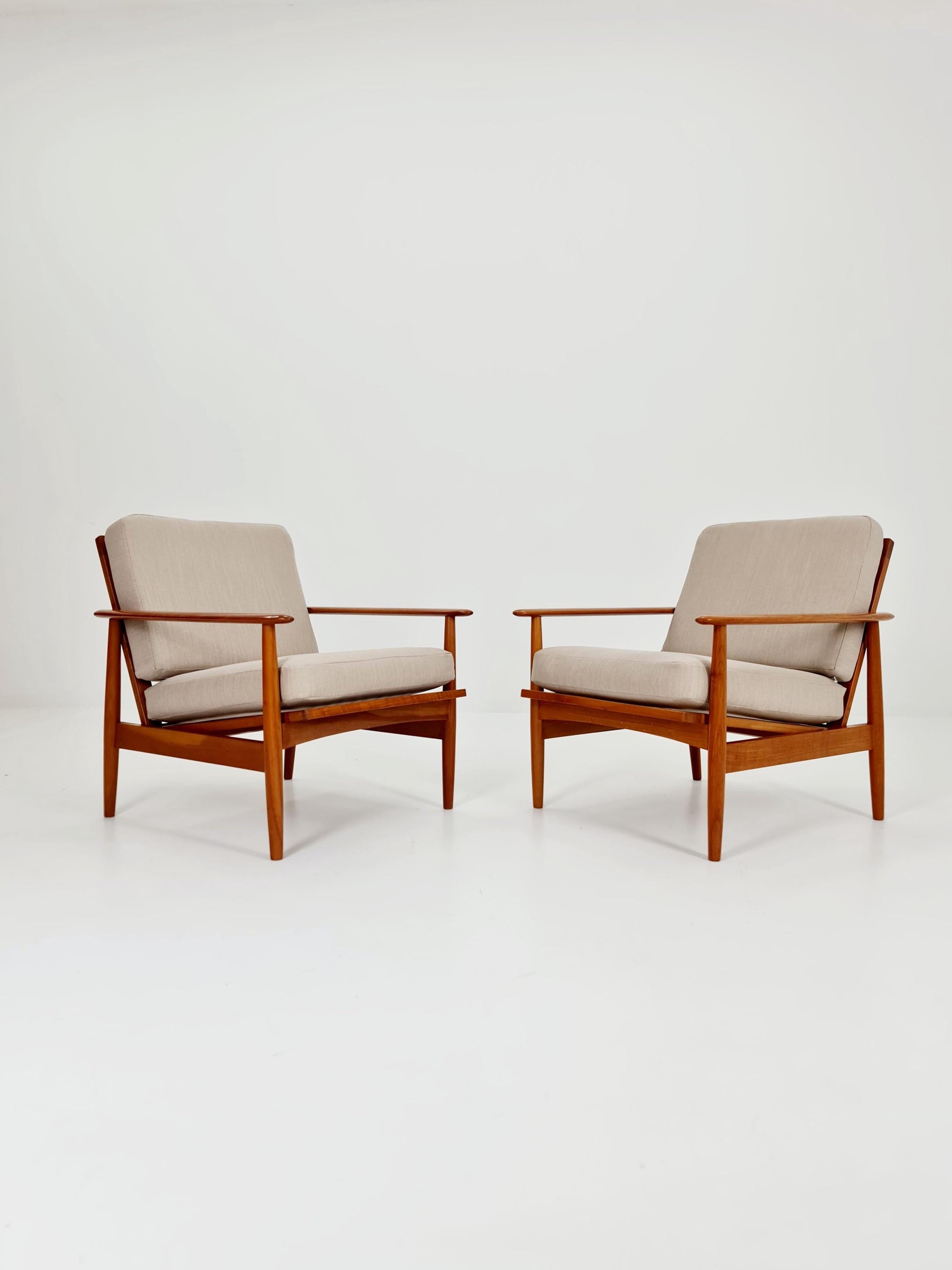 Mid-century pair of German lounge armchair, 1960s