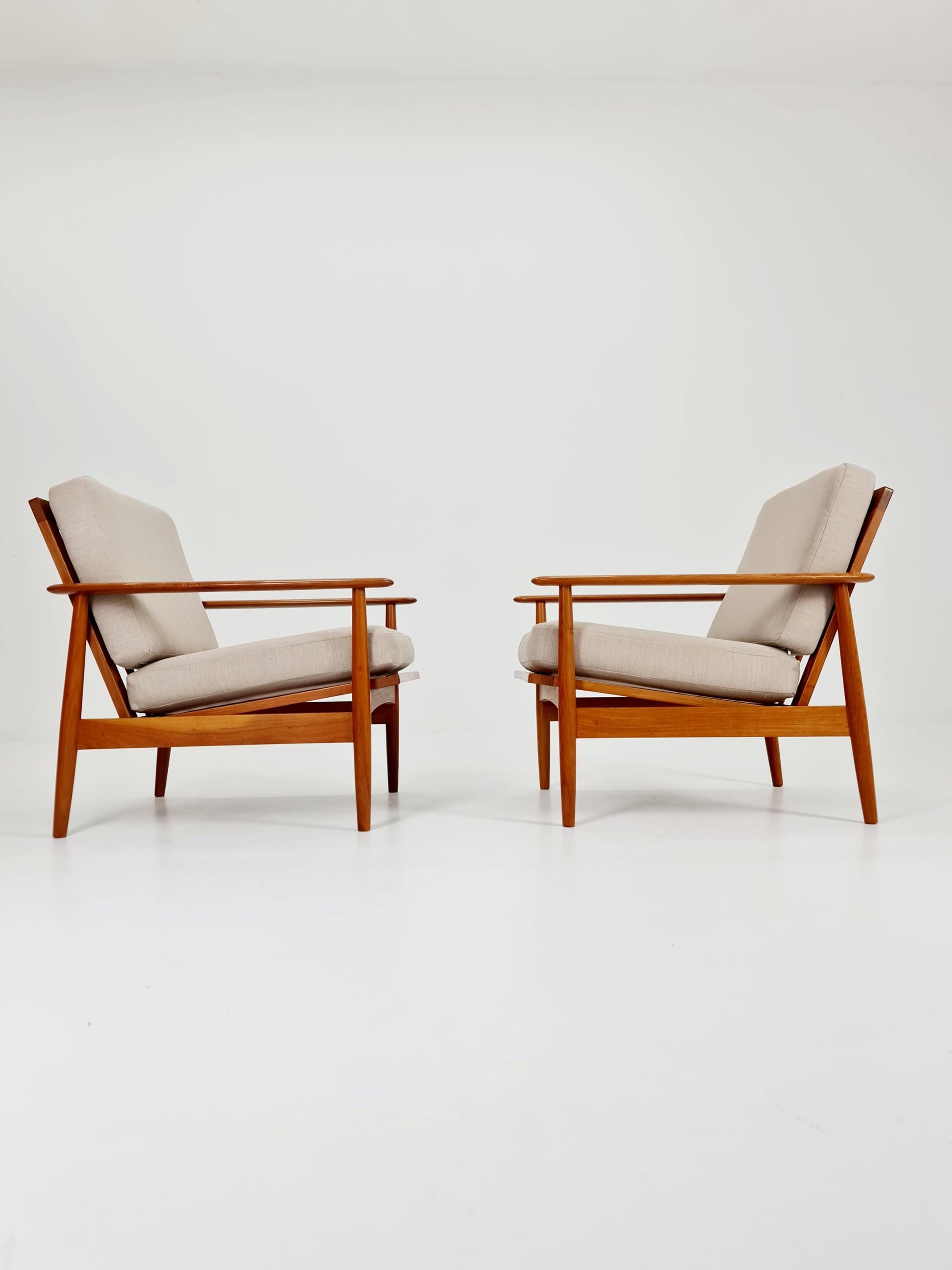 Mid-century pair of German lounge armchair, 1960s