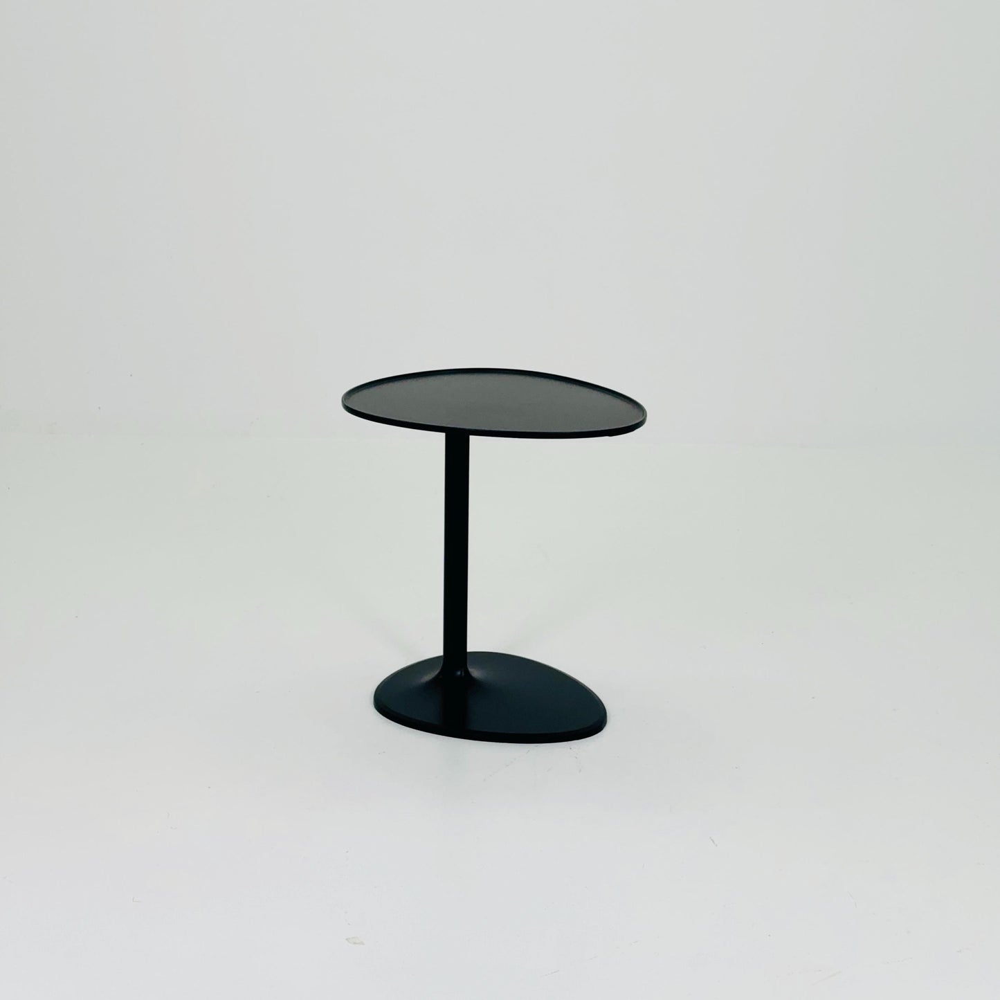 Mcm minimalistic Vinus black side table by Ya Yin Chen for Fafa Casa Taiwan