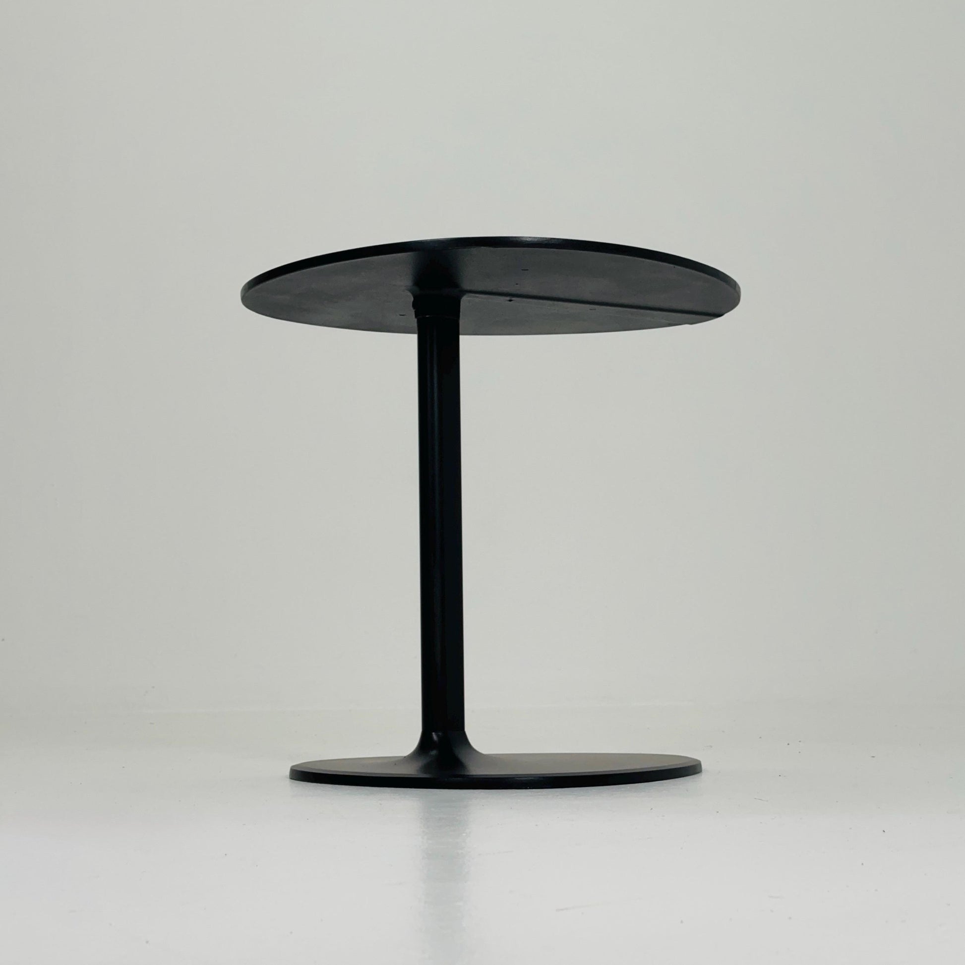 Mcm minimalistic Vinus black side table by Ya Yin Chen for Fafa Casa Taiwan