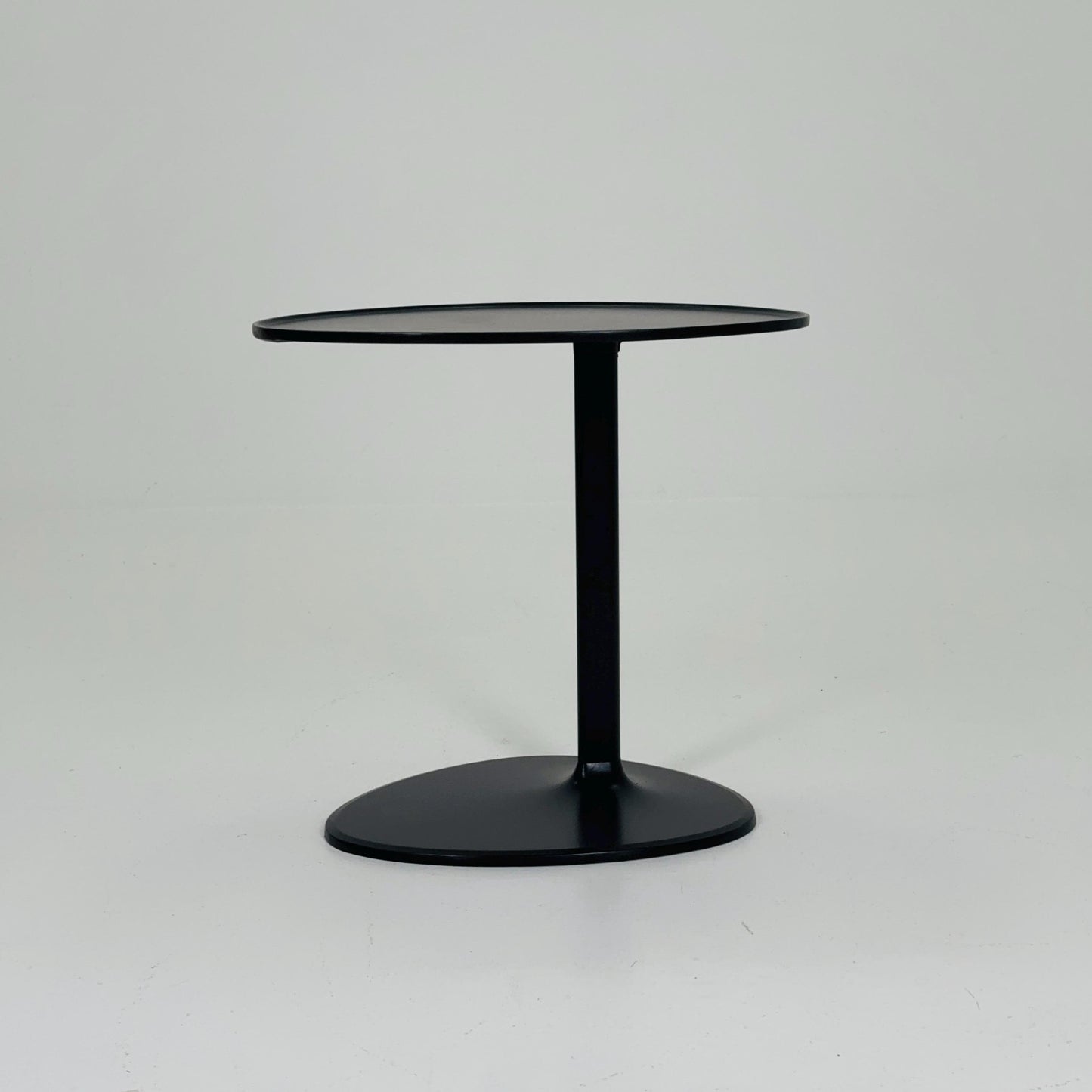 Mcm minimalistic Vinus black side table by Ya Yin Chen for Fafa Casa Taiwan