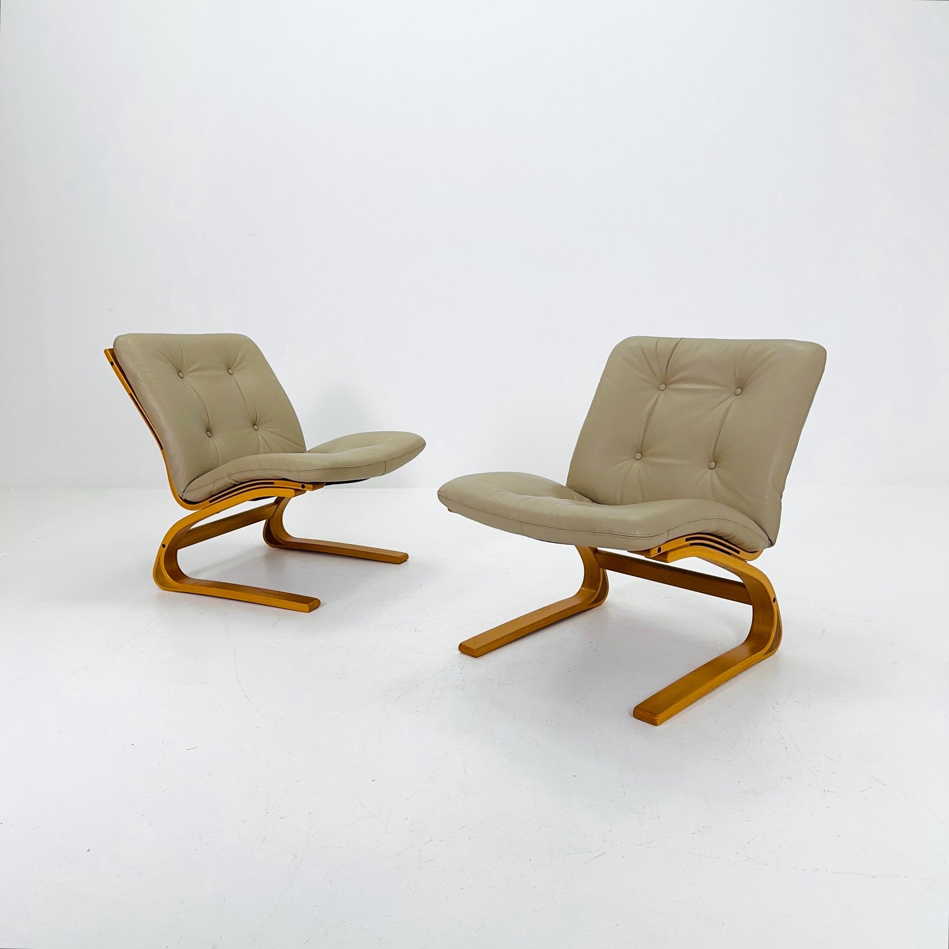 Set of 2 Mid century Norwegian Kengu leather lounge chairs by Elsa & Nordahl Solheim for Rybo Rykken - 1970s Norway