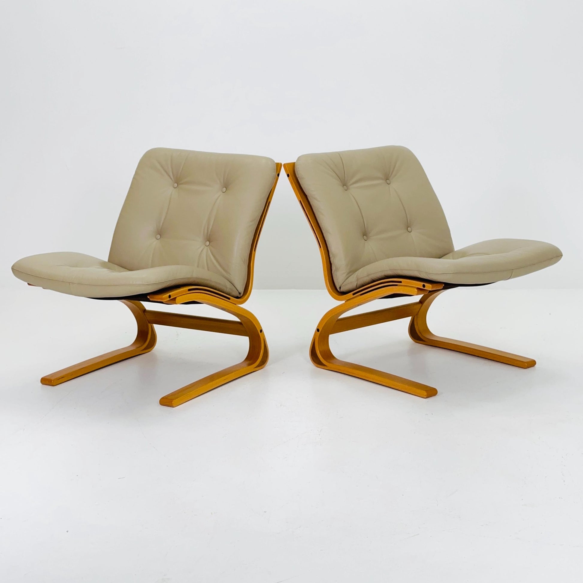 Set of 2 Mid century Norwegian Kengu leather lounge chairs by Elsa & Nordahl Solheim for Rybo Rykken - 1970s Norway
