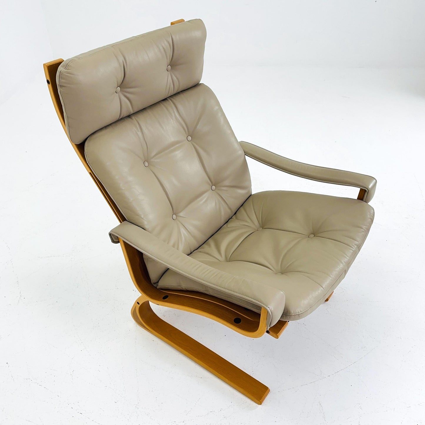 Mid century Norwegian Kengu leather high back lounge chair by Elsa & Nordahl Solheim for Rybo Rykken - 1970s Norway