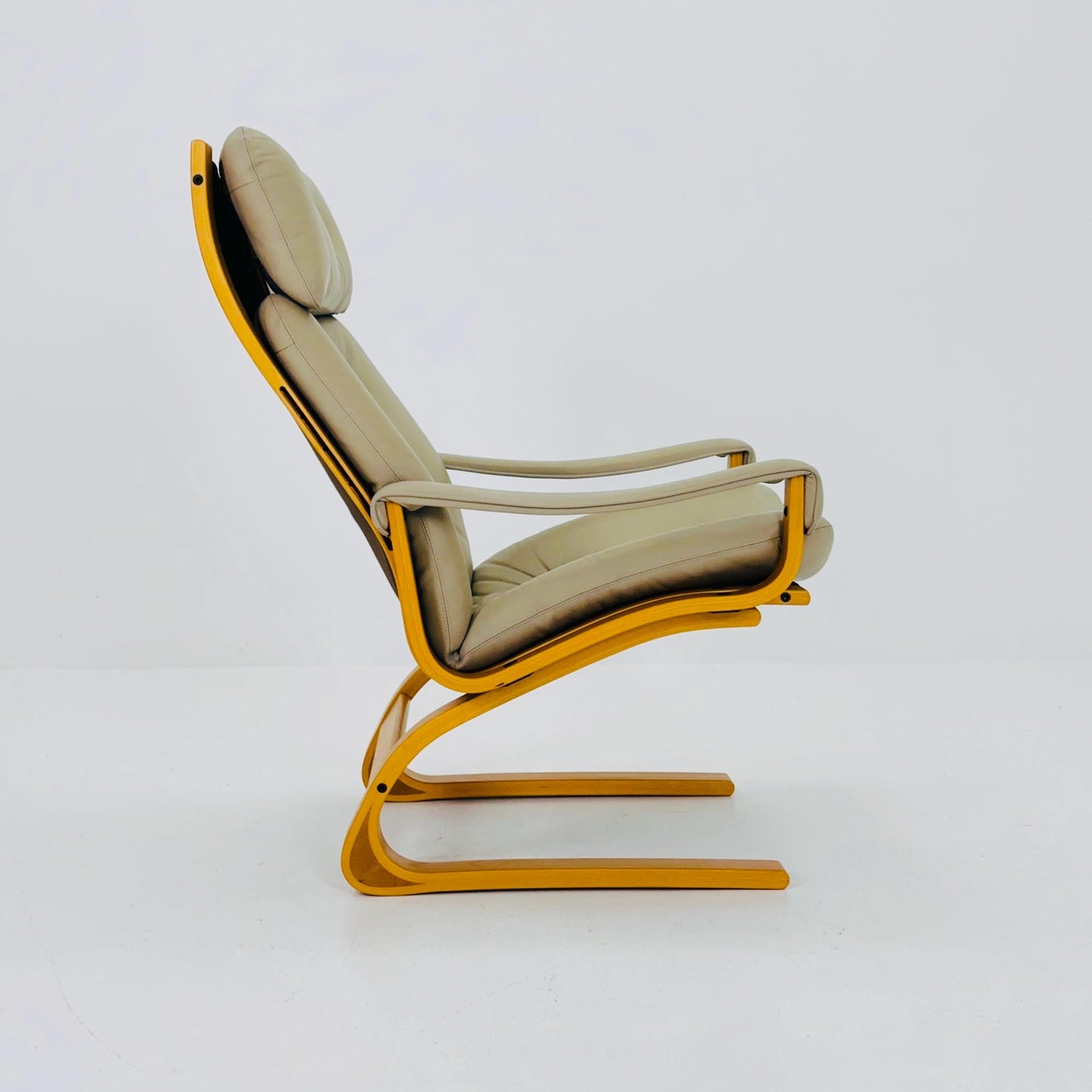 Mid century Norwegian Kengu leather high back lounge chair by Elsa & Nordahl Solheim for Rybo Rykken - 1970s Norway