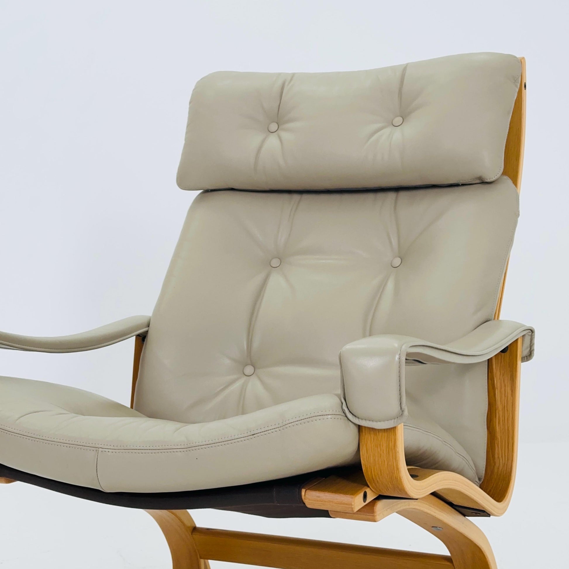 Mid century Norwegian Kengu leather high back lounge chair by Elsa & Nordahl Solheim for Rybo Rykken - 1970s Norway
