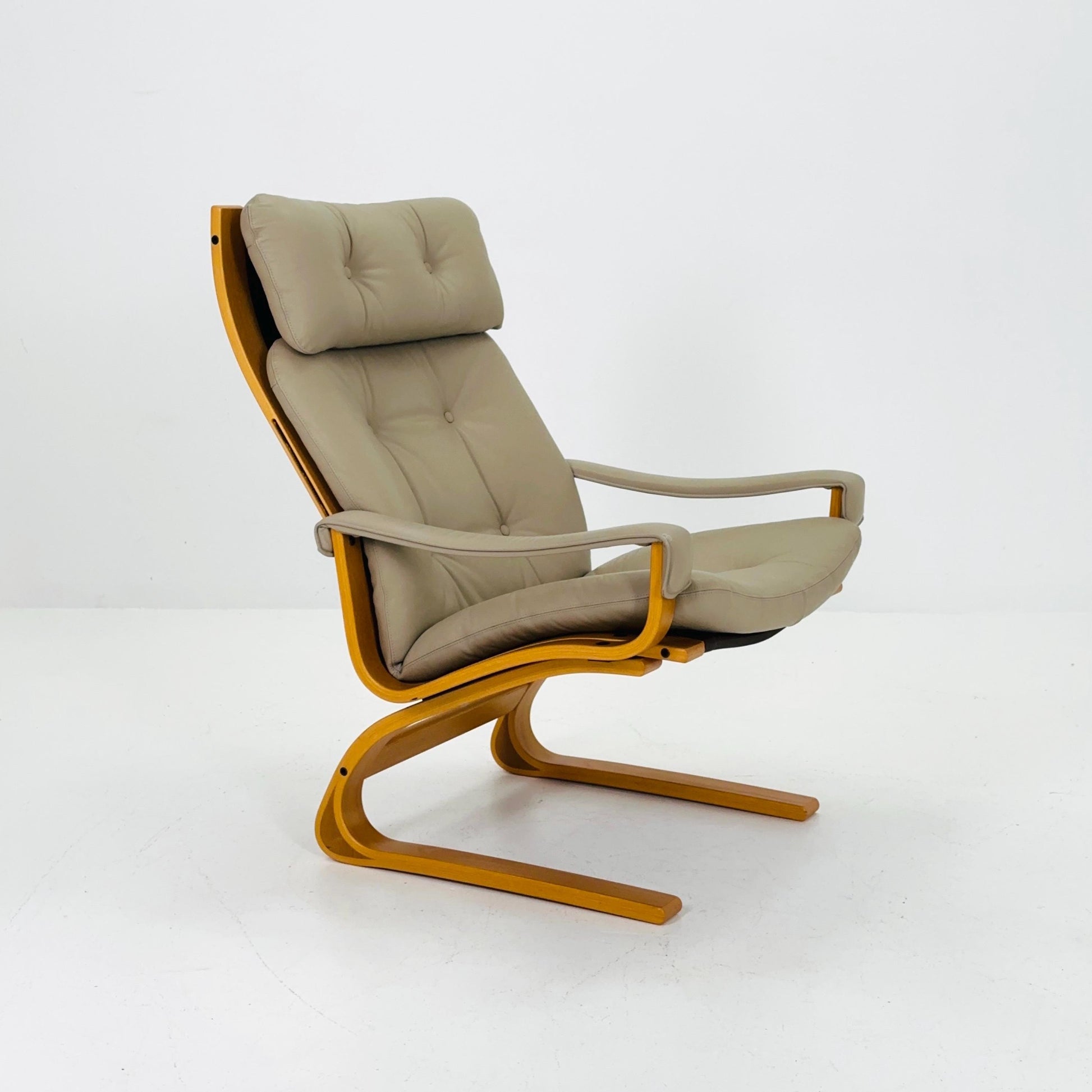 Mid century Norwegian Kengu leather high back lounge chair by Elsa & Nordahl Solheim for Rybo Rykken - 1970s Norway
