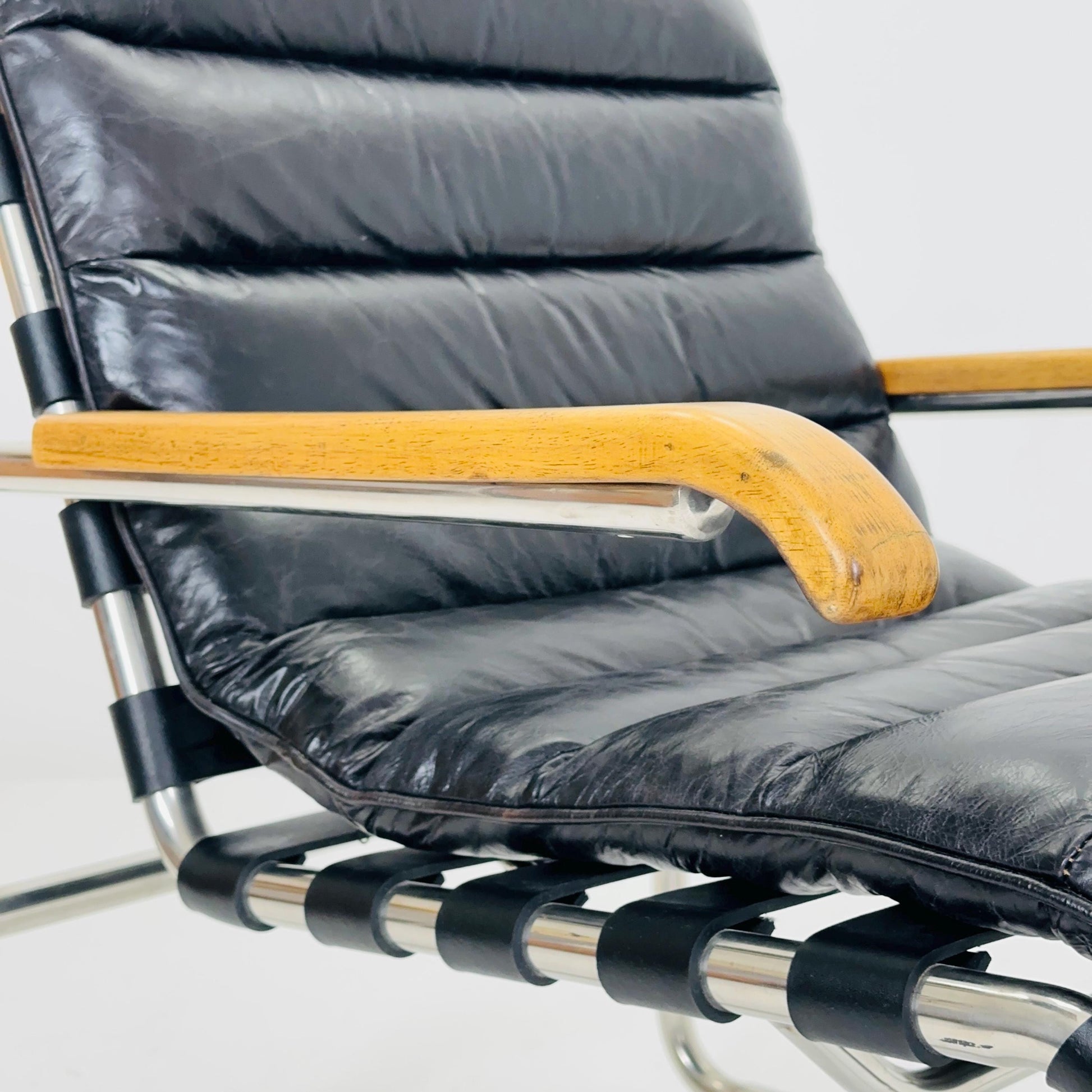 Mid-Century tubular Bauhaus Lounge Chair black leather 1990s Germany