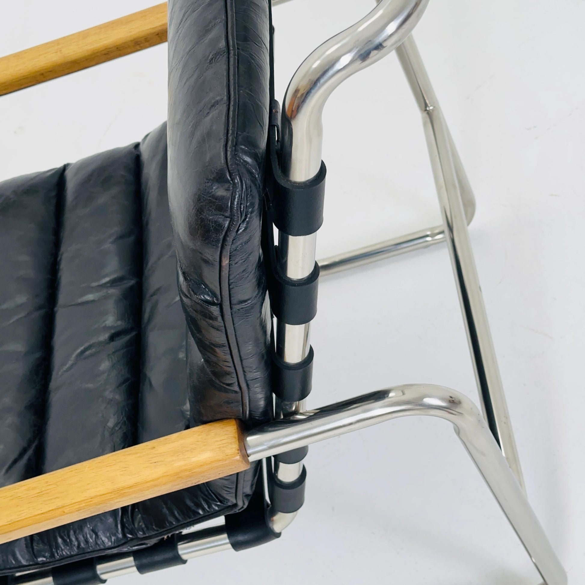 Mid-Century tubular Bauhaus Lounge Chair black leather 1990s Germany