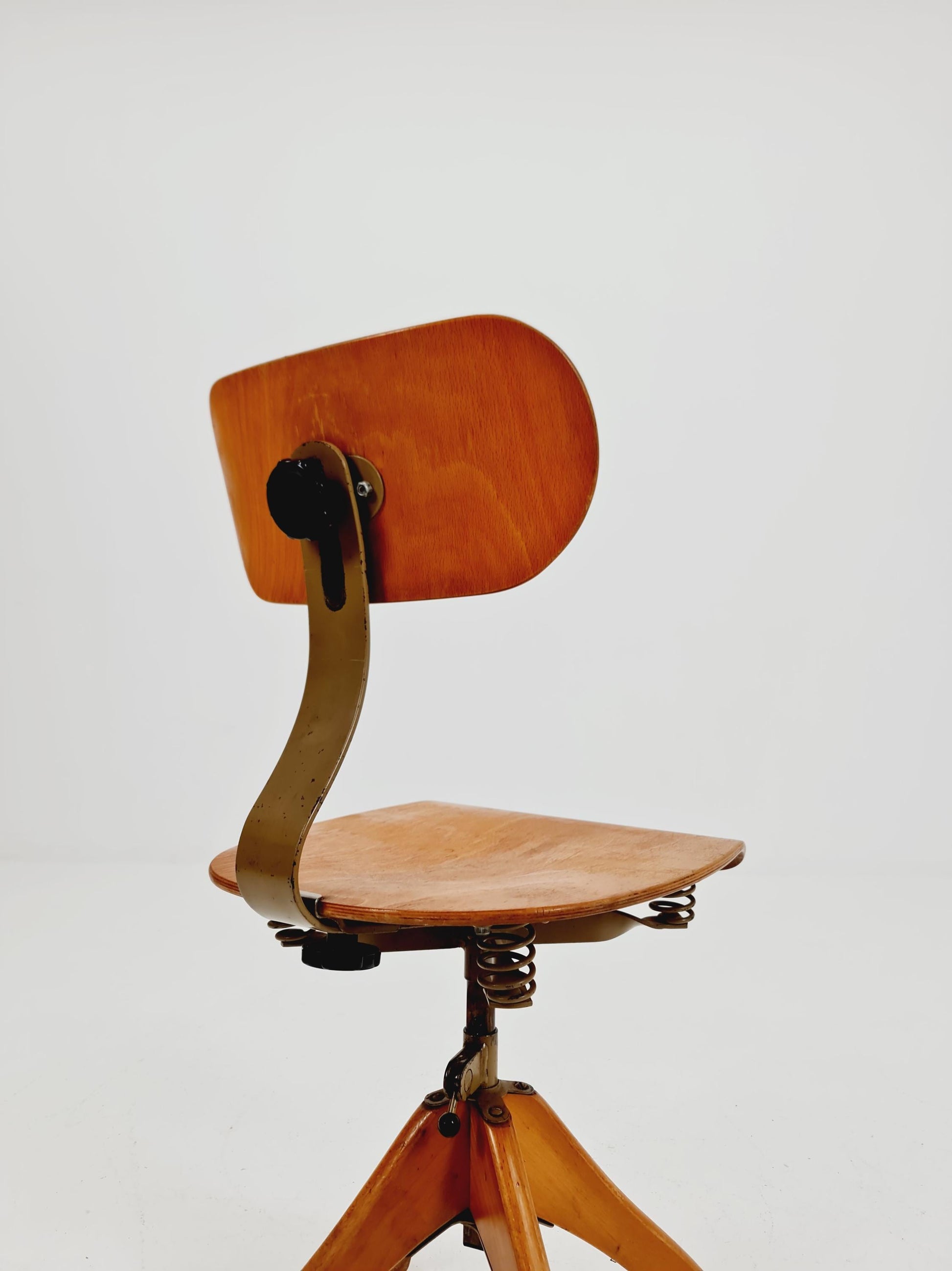 Bauhaus swivel office chair in solid wood By Polster Gleich ,1930s