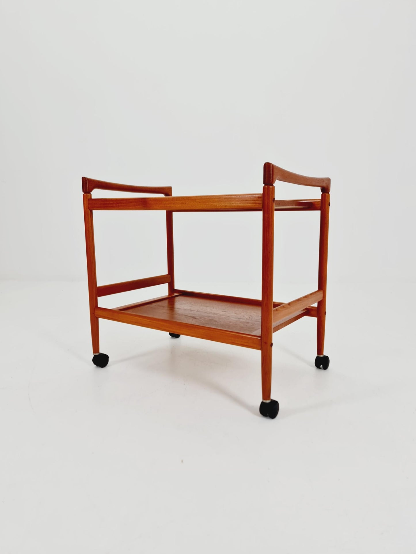 Vintage Danish mid century trolley bar cart in solid teak By Dyrlund, 1960s