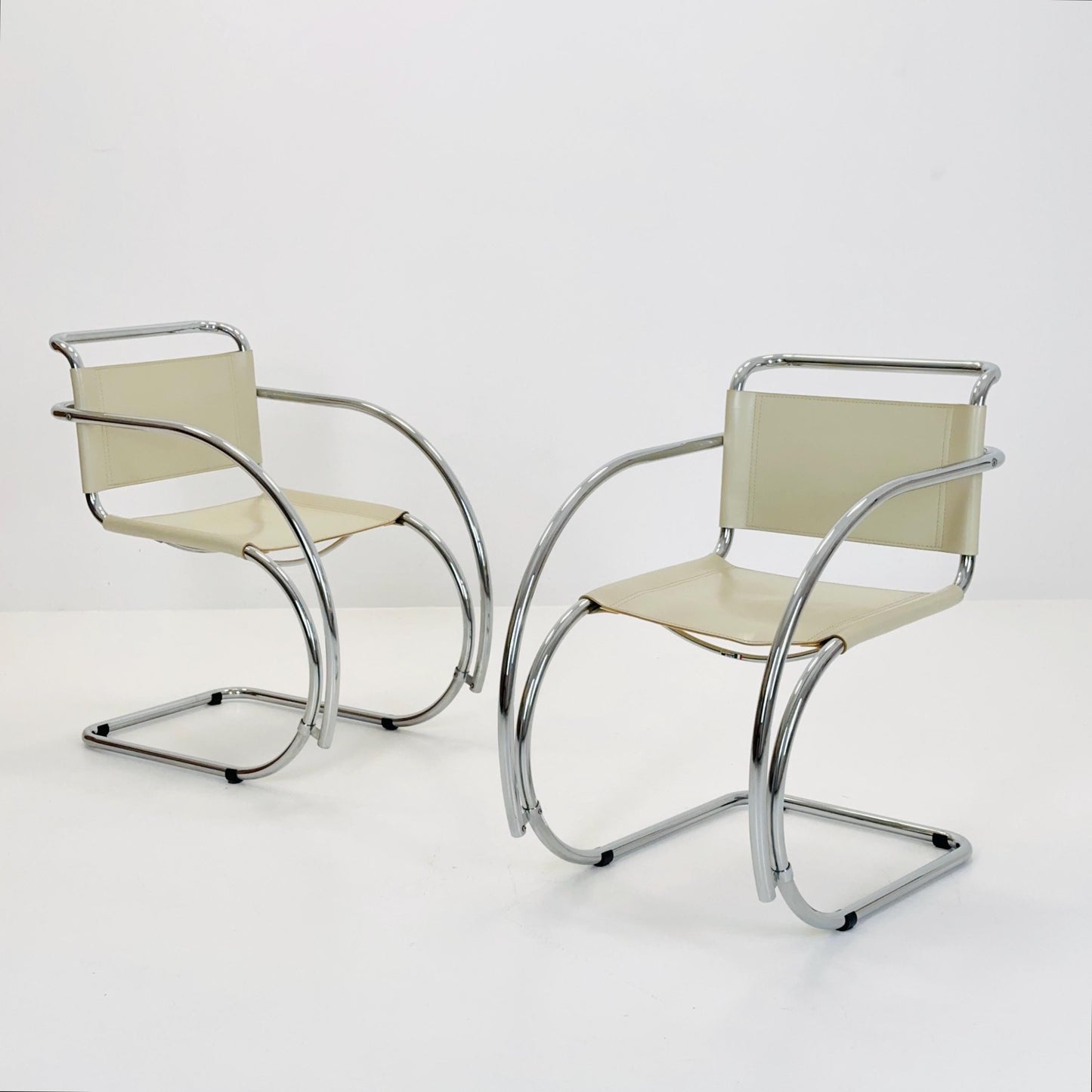 Set of 2 Mid century Bauhaus Cantilever MR20 Armchairs by Ludwig Mies van der Rohe Italy, 1980s