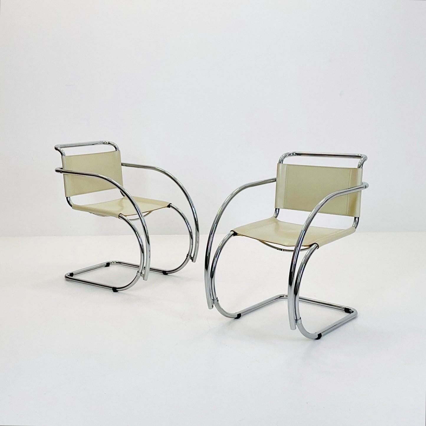 Set of 2 Mid century Bauhaus Cantilever MR20 Armchairs by Ludwig Mies van der Rohe Italy, 1980s