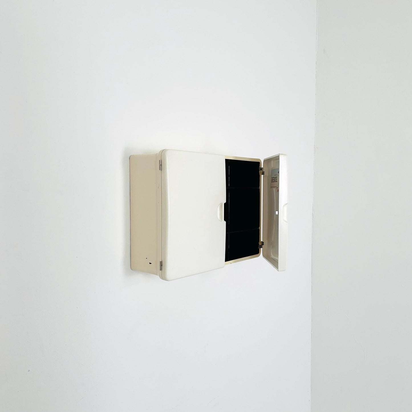 Mid century ‘Spluga’ Bathroom Cabinet by Prodotti CM Torino, 1970s | white black Cabinet | Italian Pharmacy Cabinet Italy