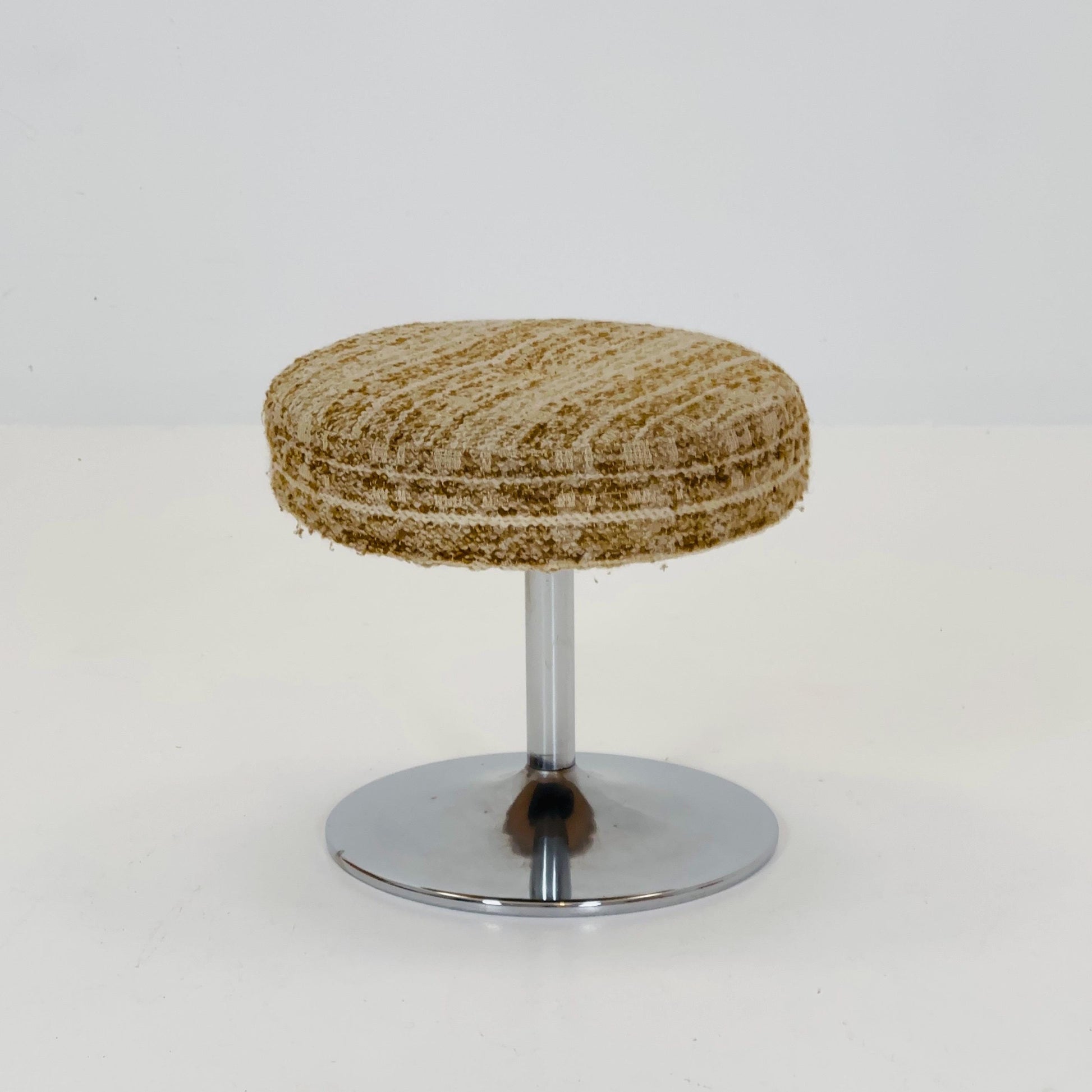 Round German vintage Tuilp stool made of chrome with fabric seat, 1970s Spaceage Germany