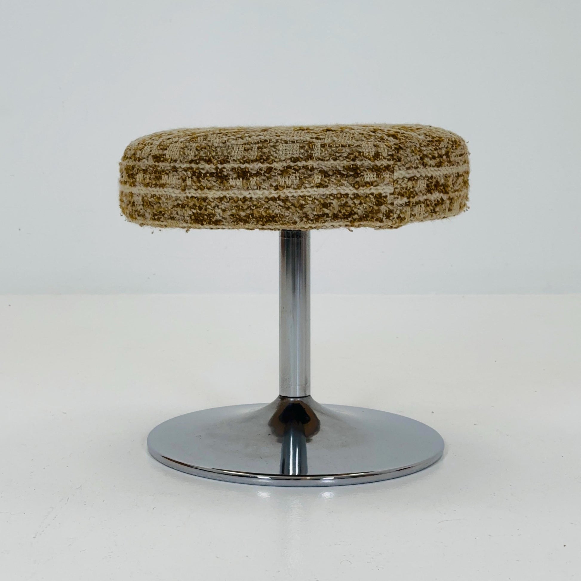 Round German vintage Tuilp stool made of chrome with fabric seat, 1970s Spaceage Germany