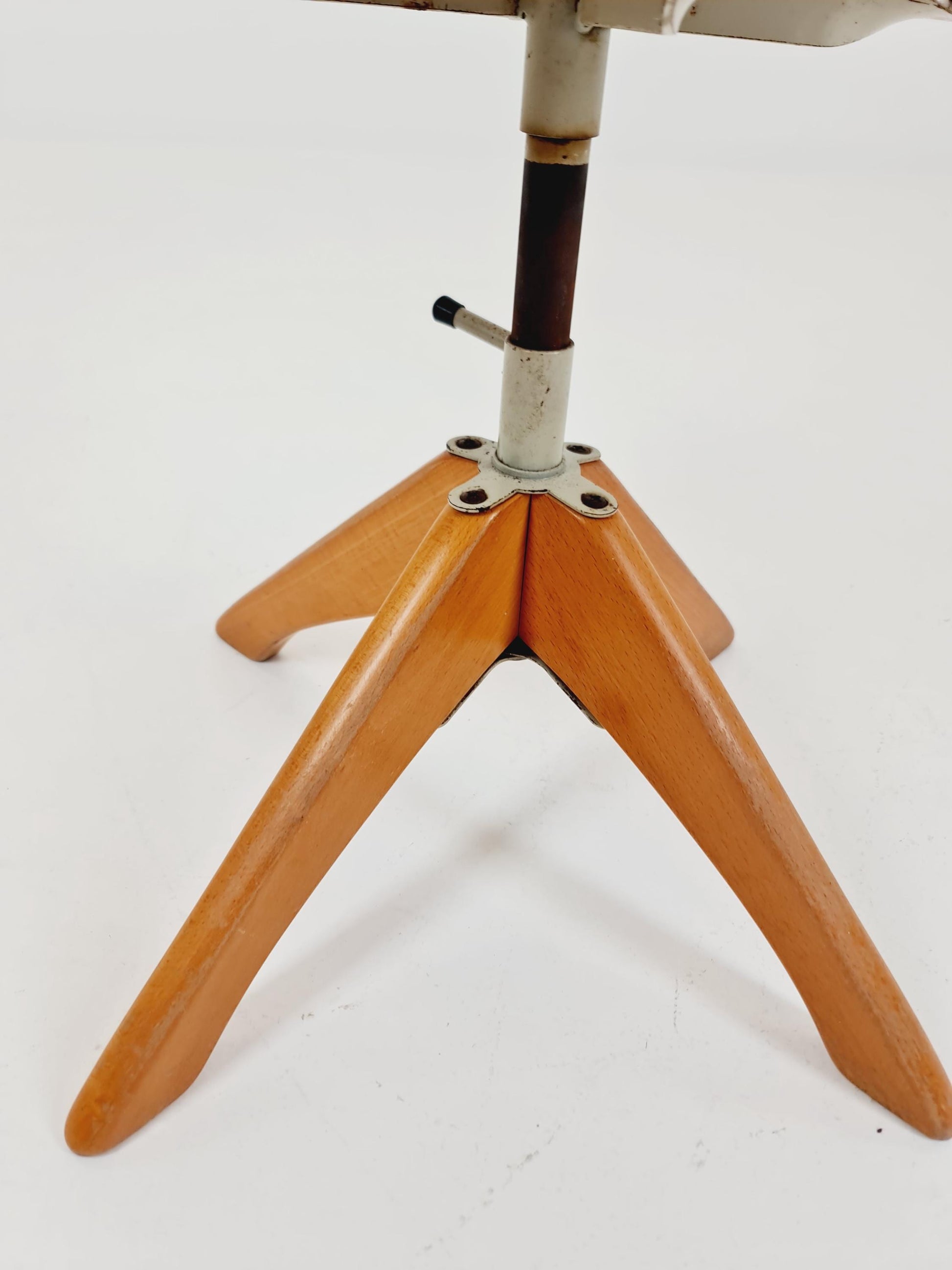 Bauhaus swivel office chair in solid wood By Margarete Klöber for Polster Gleich 1930s