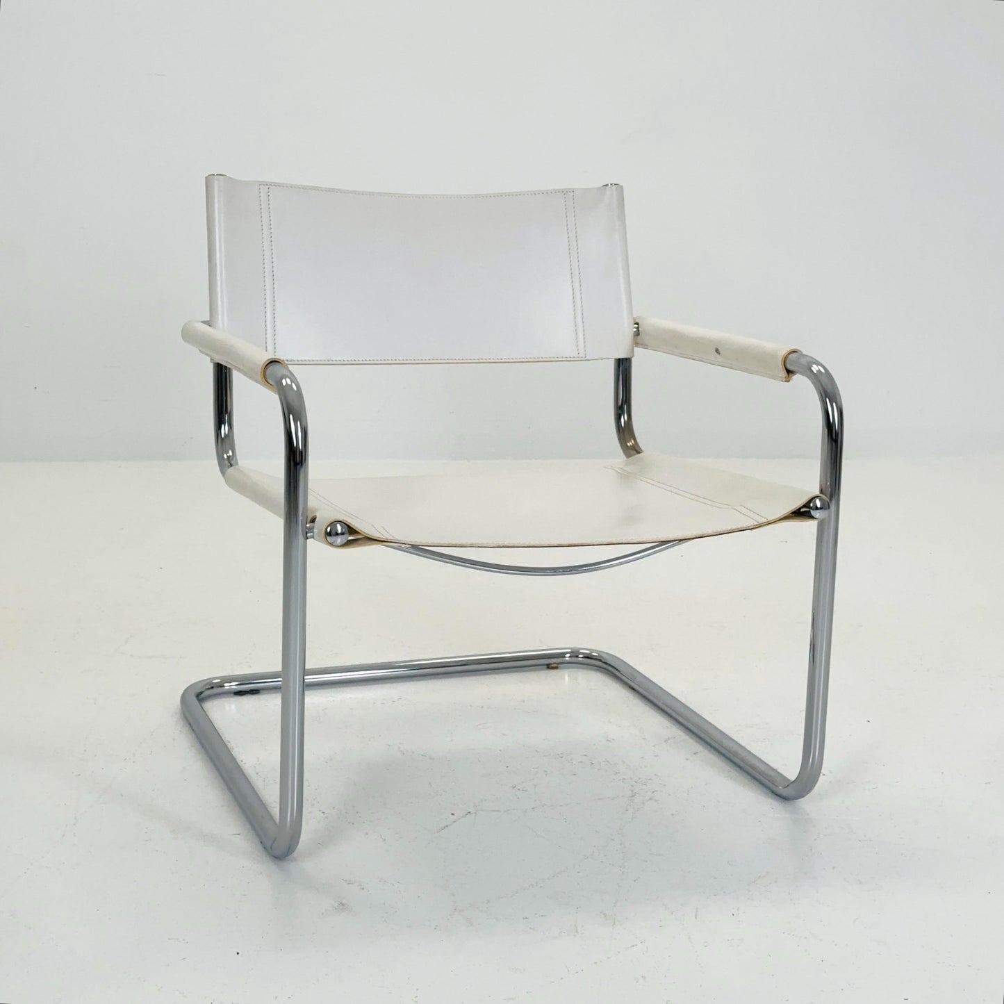 Mid-Century Bauhaus Cantilever Large Lounge Chair — white leather 1980s Italy 1980s