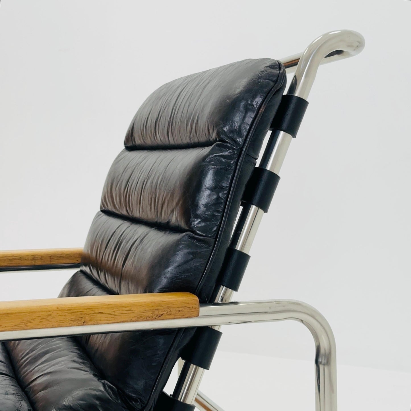 Mid-Century tubular Bauhaus Lounge Chair black leather 1990s Germany