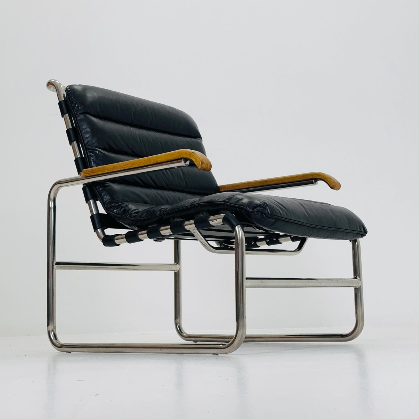 Mid-Century tubular Bauhaus Lounge Chair black leather 1990s Germany