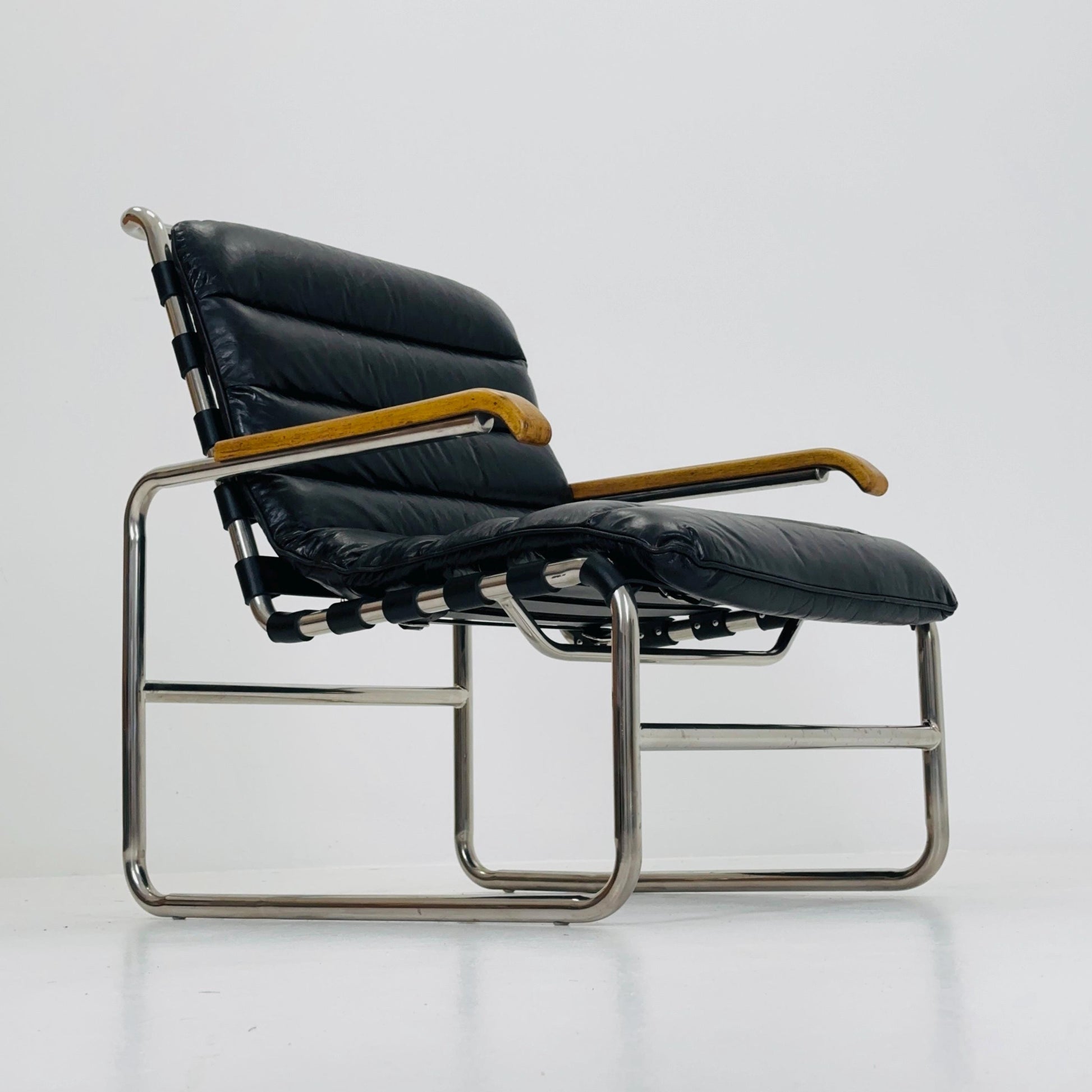 Mid-Century tubular Bauhaus Lounge Chair black leather 1990s Germany