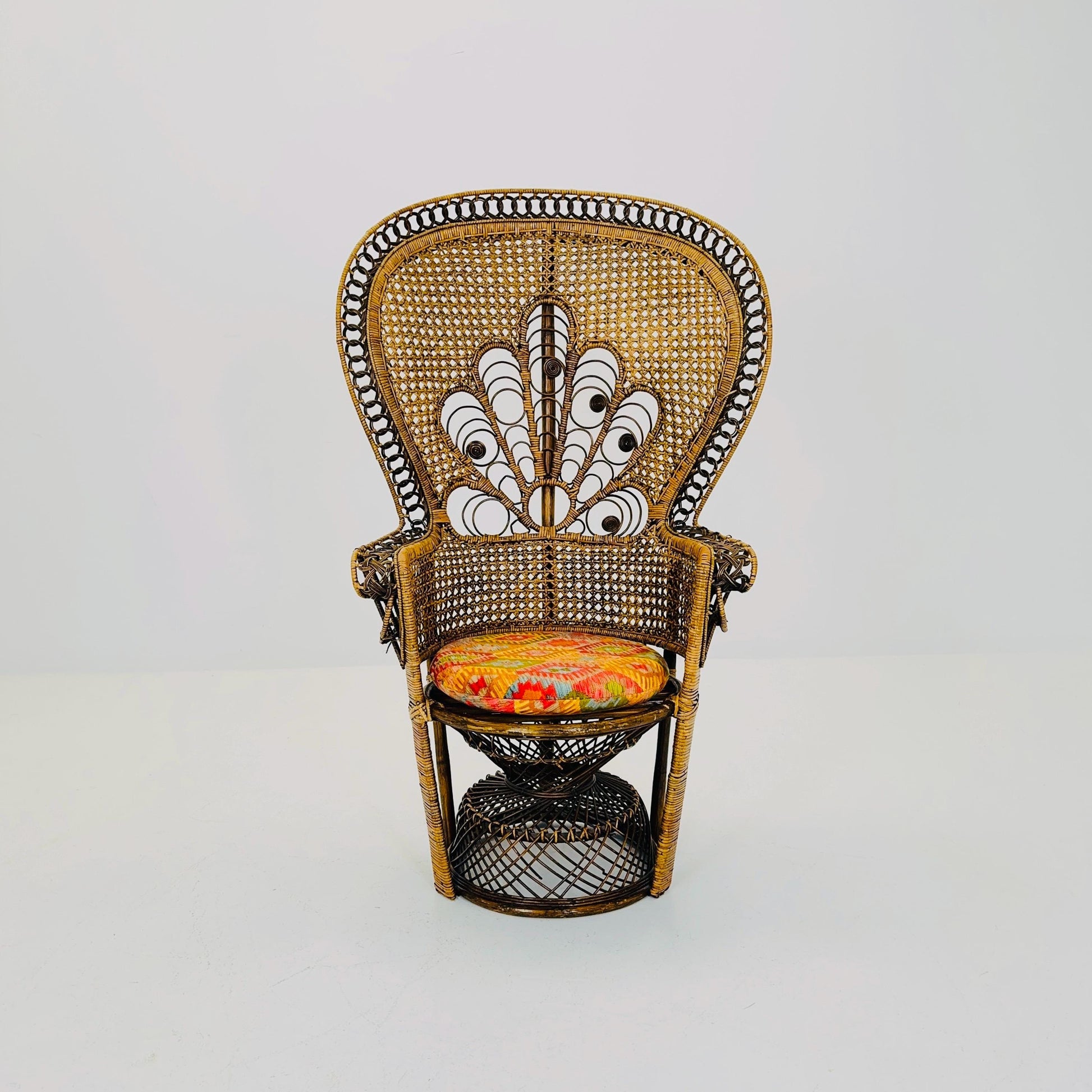 Mid century Classic Wicker Emmanuelle Peacock Chair 1960/70s