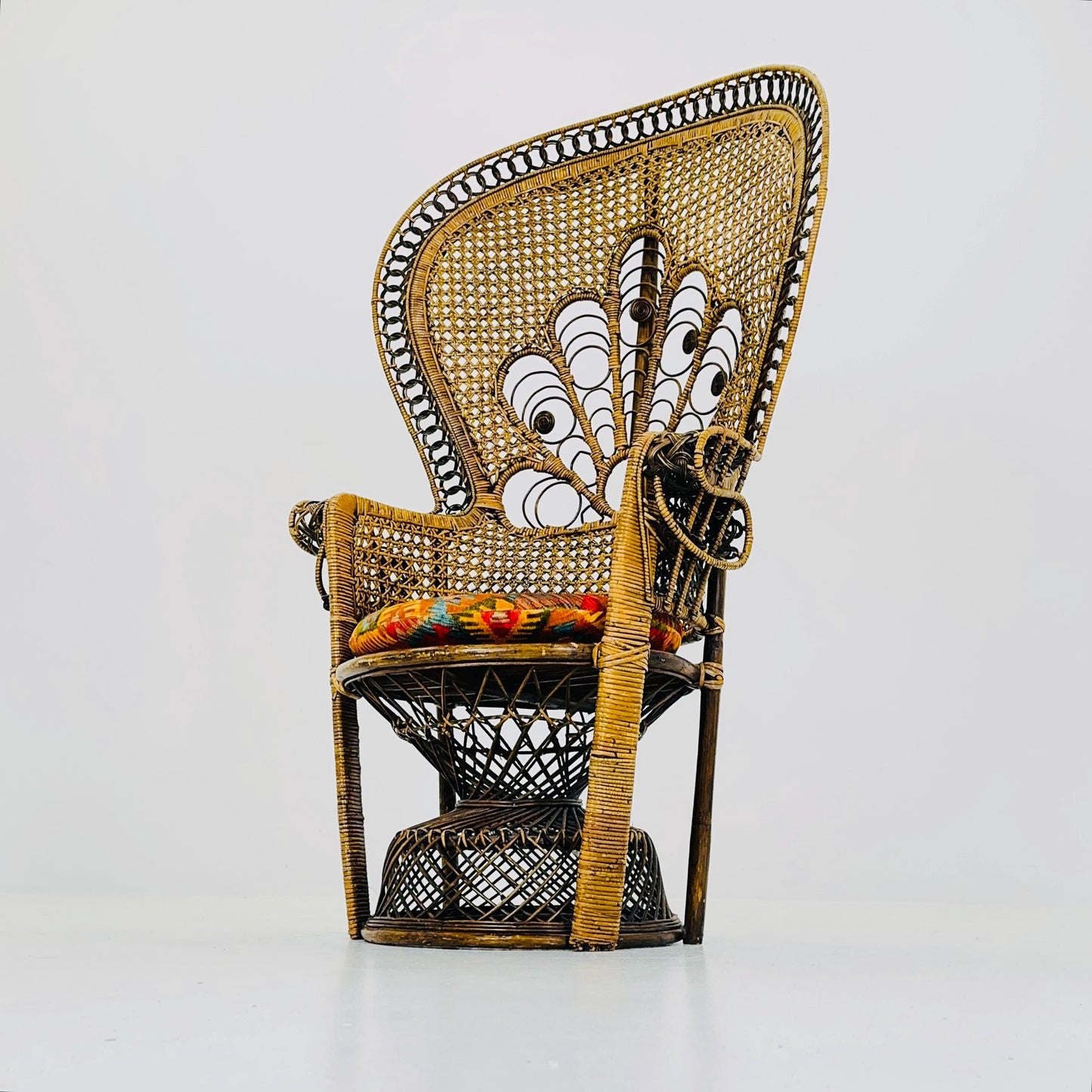 Mid century Classic Wicker Emmanuelle Peacock Chair 1960/70s