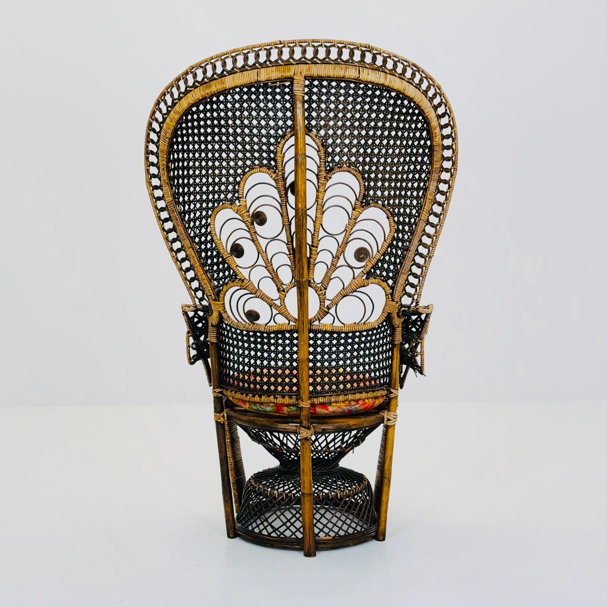 Mid century Classic Wicker Emmanuelle Peacock Chair 1960/70s