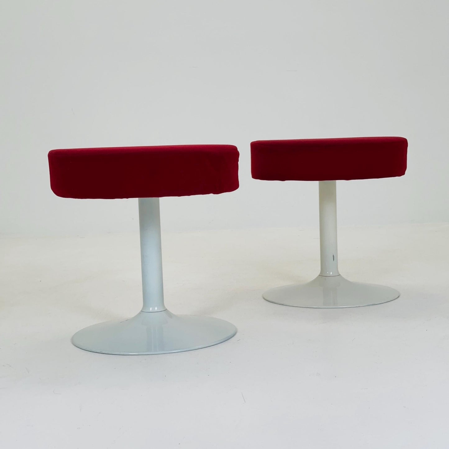 Mid-Century Tulip Stool – Red Space Age Design, 1970s Germany (1 of 2)
