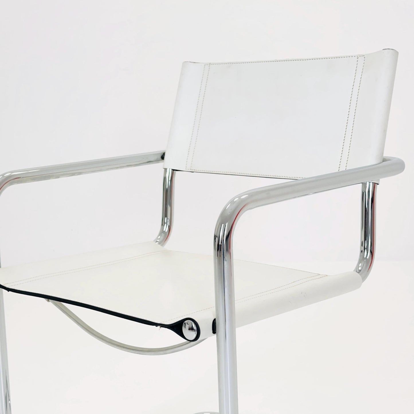 Mid century B34 Matteo Grassi Mg5 white leather cantilever chair by Mart Stam italy 1980s