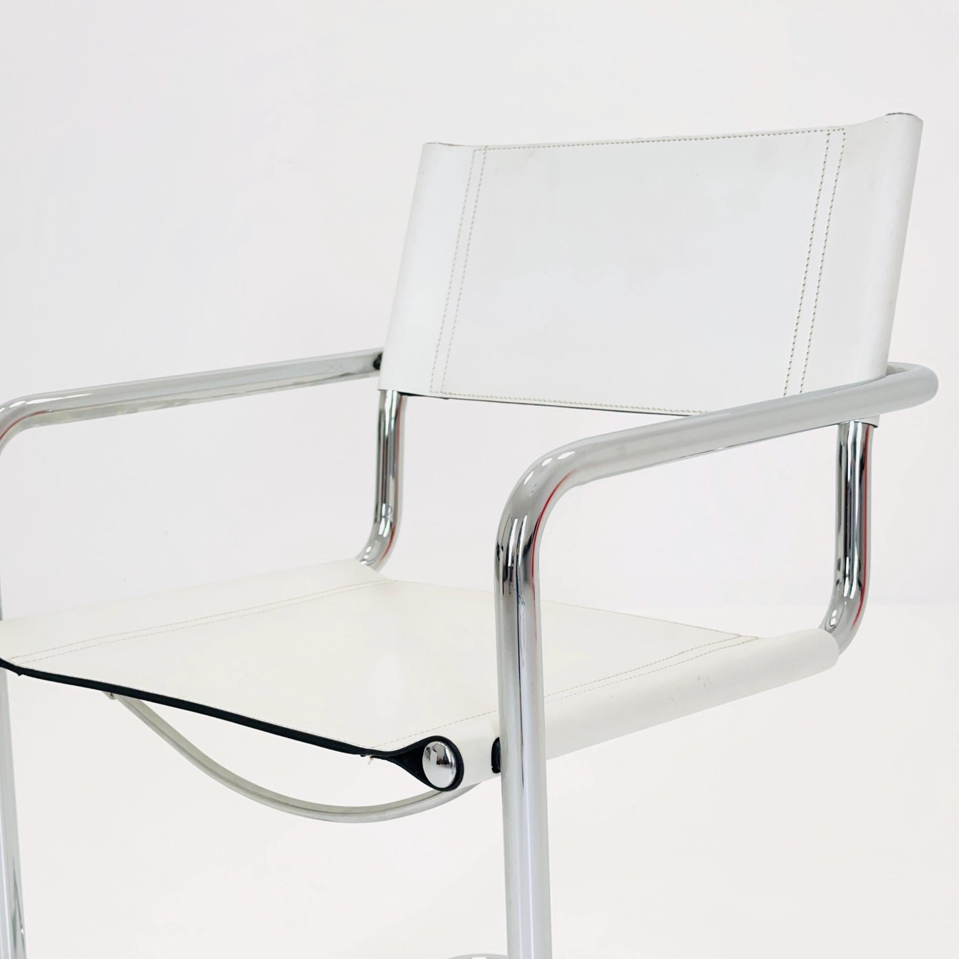 Mid century B34 Matteo Grassi Mg5 white leather cantilever chair by Mart Stam italy 1980s