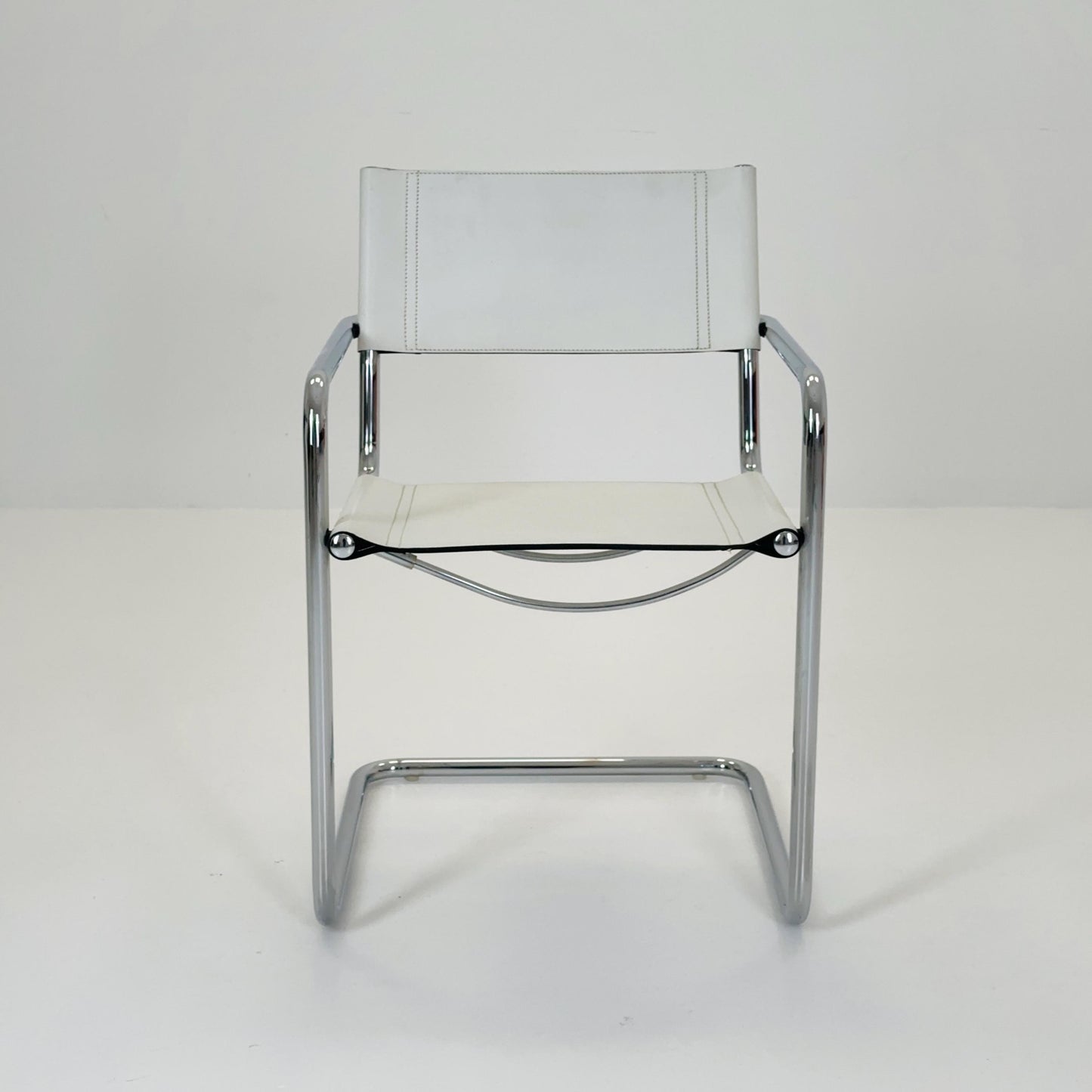 Mid century B34 Matteo Grassi Mg5 white leather cantilever chair by Mart Stam italy 1980s