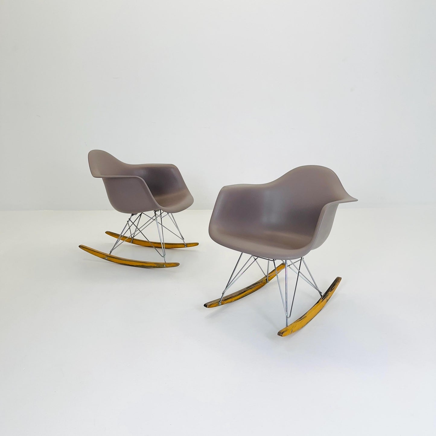 1 of 2 Mcm Designer Eames RAR Rocking Chair by Charles & Ray Eames – Vitra Germany, 2000s