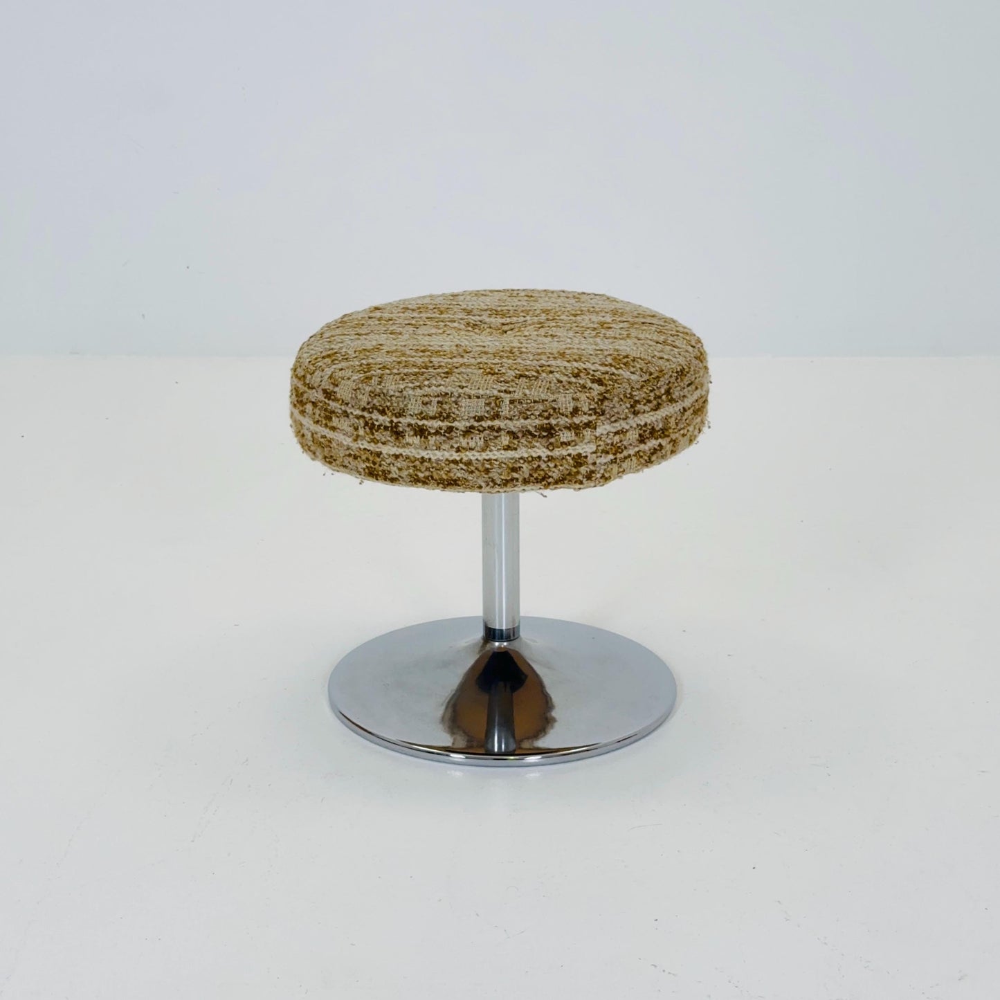 Round German vintage Tuilp stool made of chrome with fabric seat, 1970s Spaceage Germany