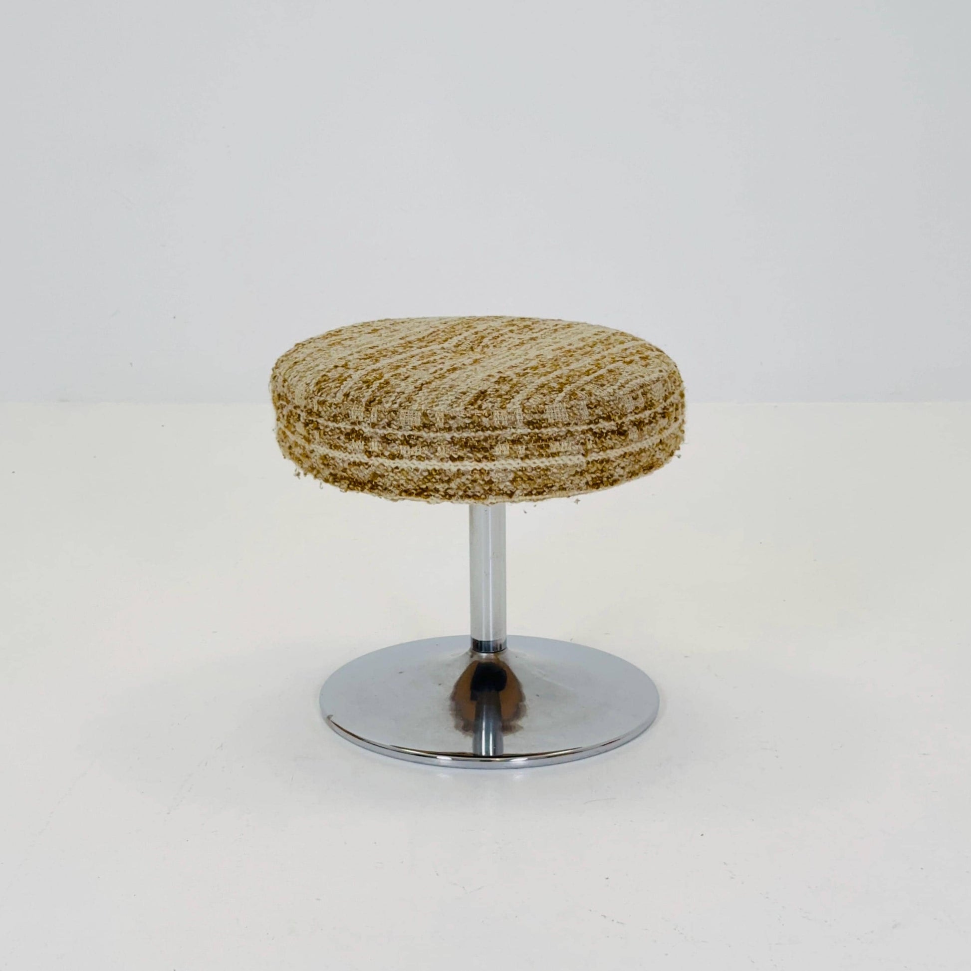 Round German vintage Tuilp stool made of chrome with fabric seat, 1970s Spaceage Germany