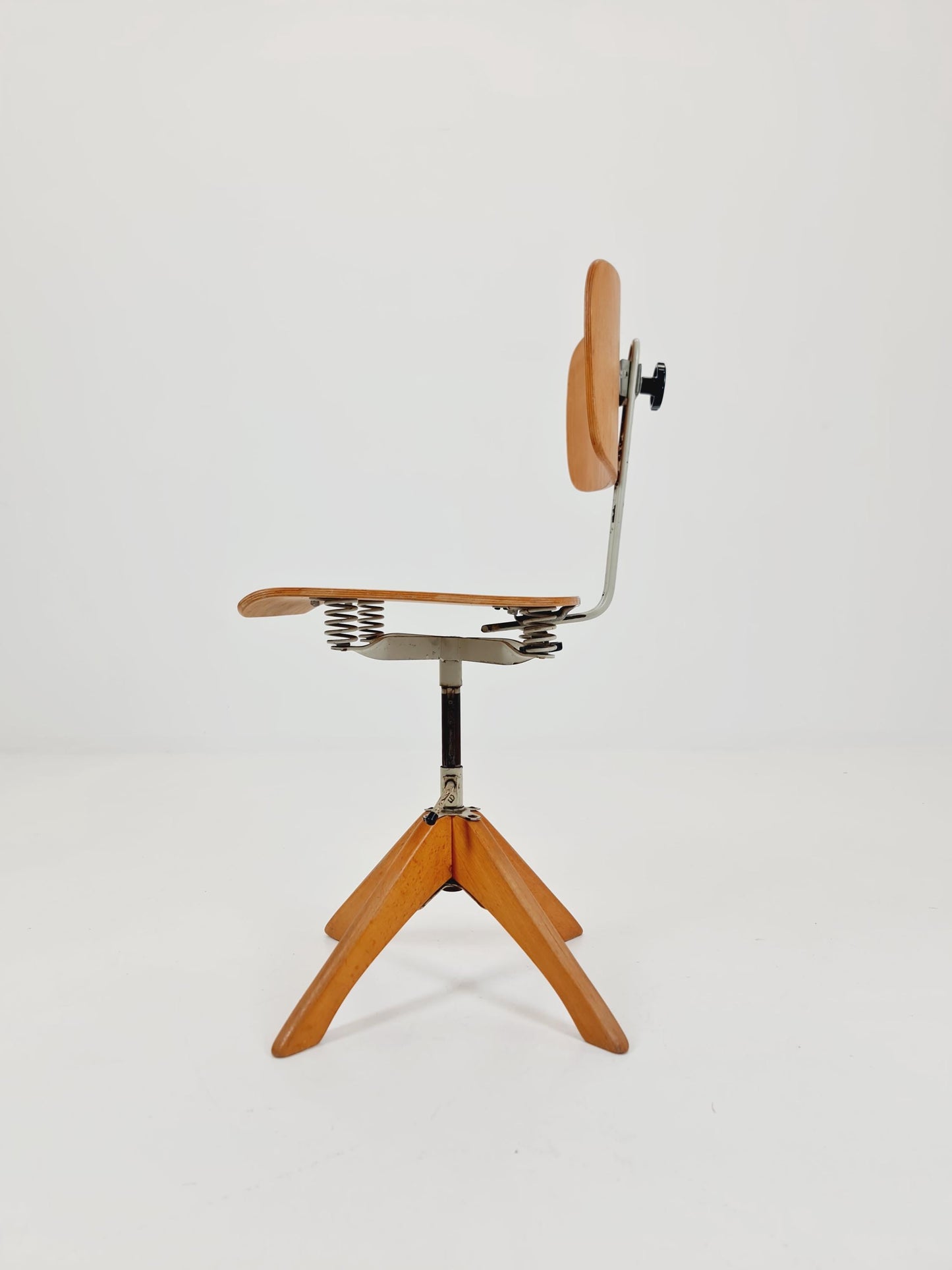 Bauhaus swivel office chair in solid wood By Margarete Klöber for Polster Gleich 1930s