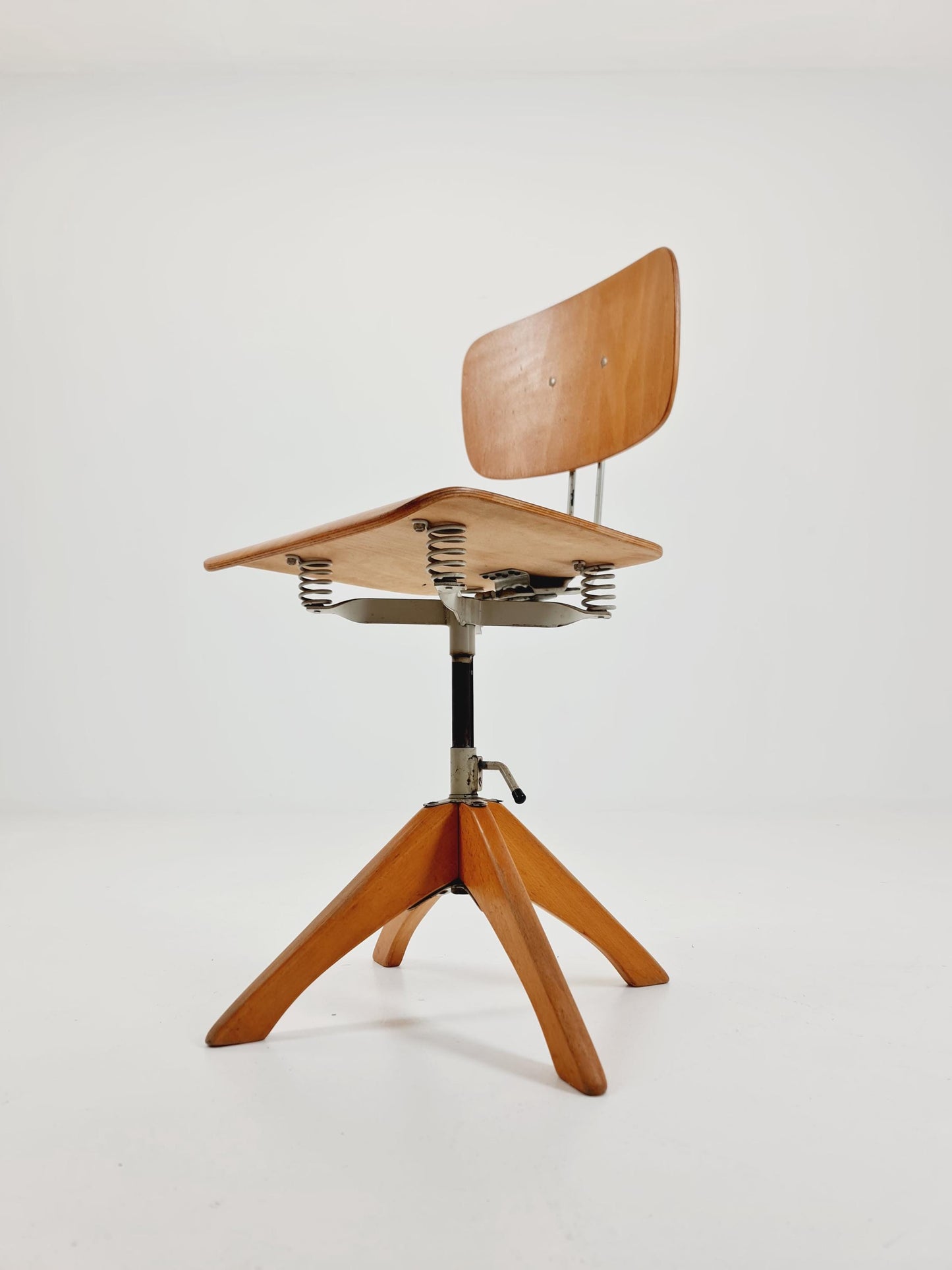Bauhaus swivel office chair in solid wood By Margarete Klöber for Polster Gleich 1930s