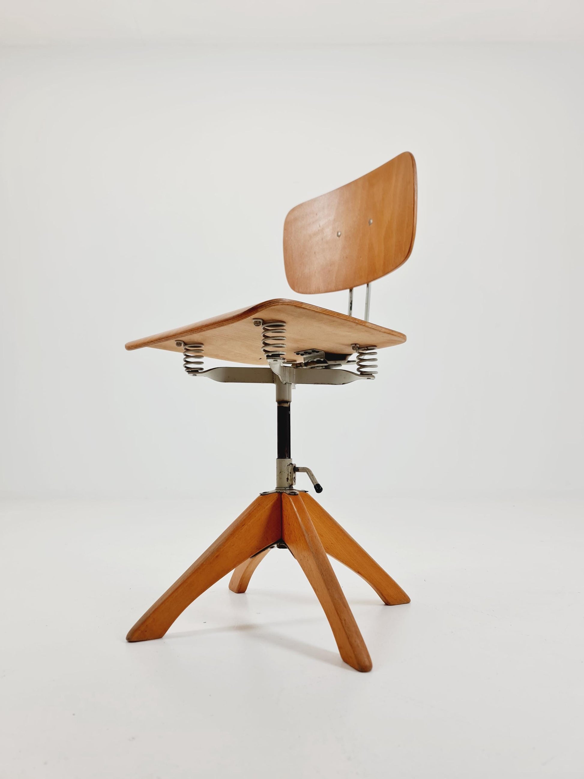 Bauhaus swivel office chair in solid wood By Margarete Klöber for Polster Gleich 1930s