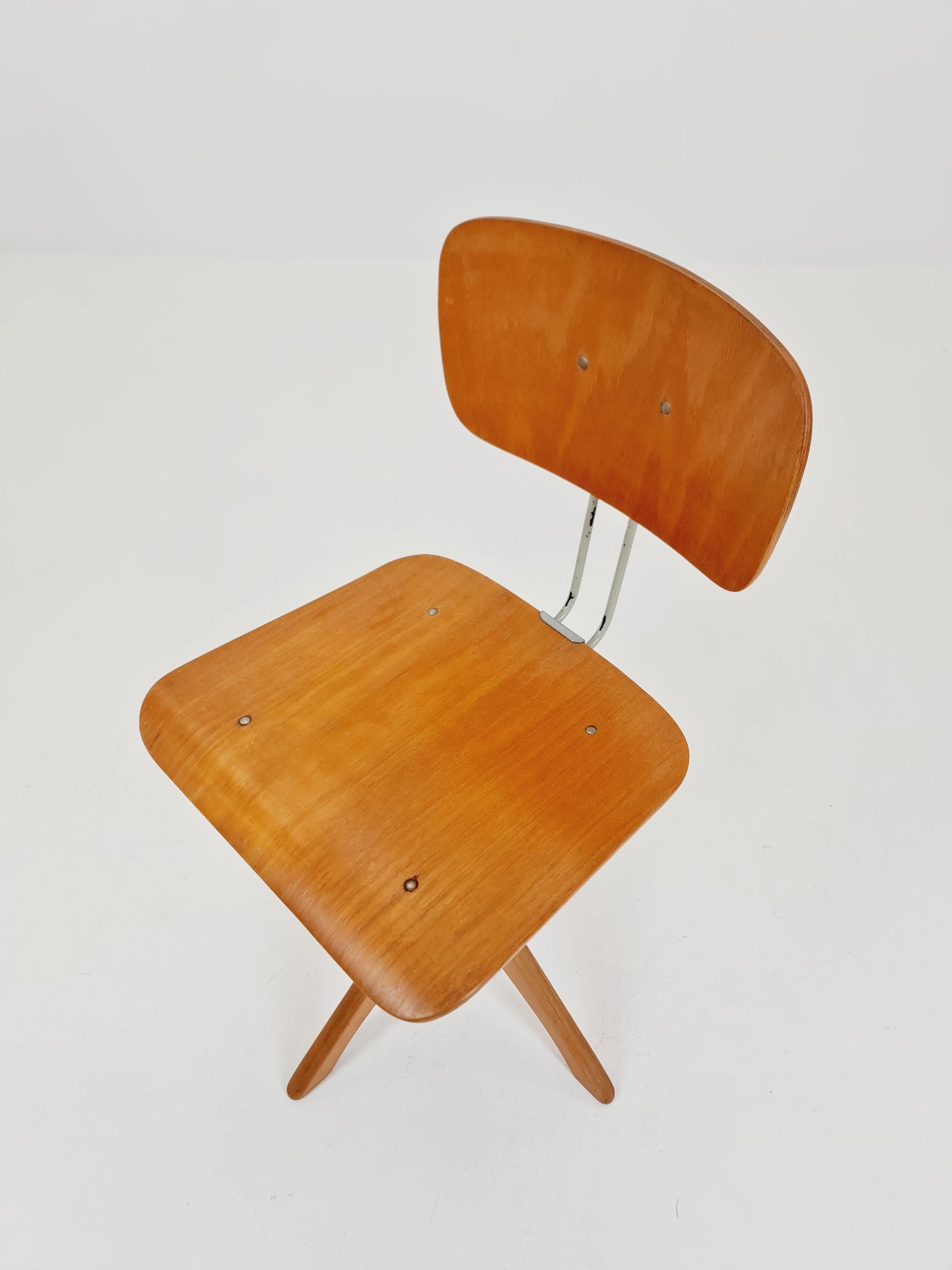 Bauhaus swivel office chair in solid wood By Margarete Klöber for Polster Gleich 1930s