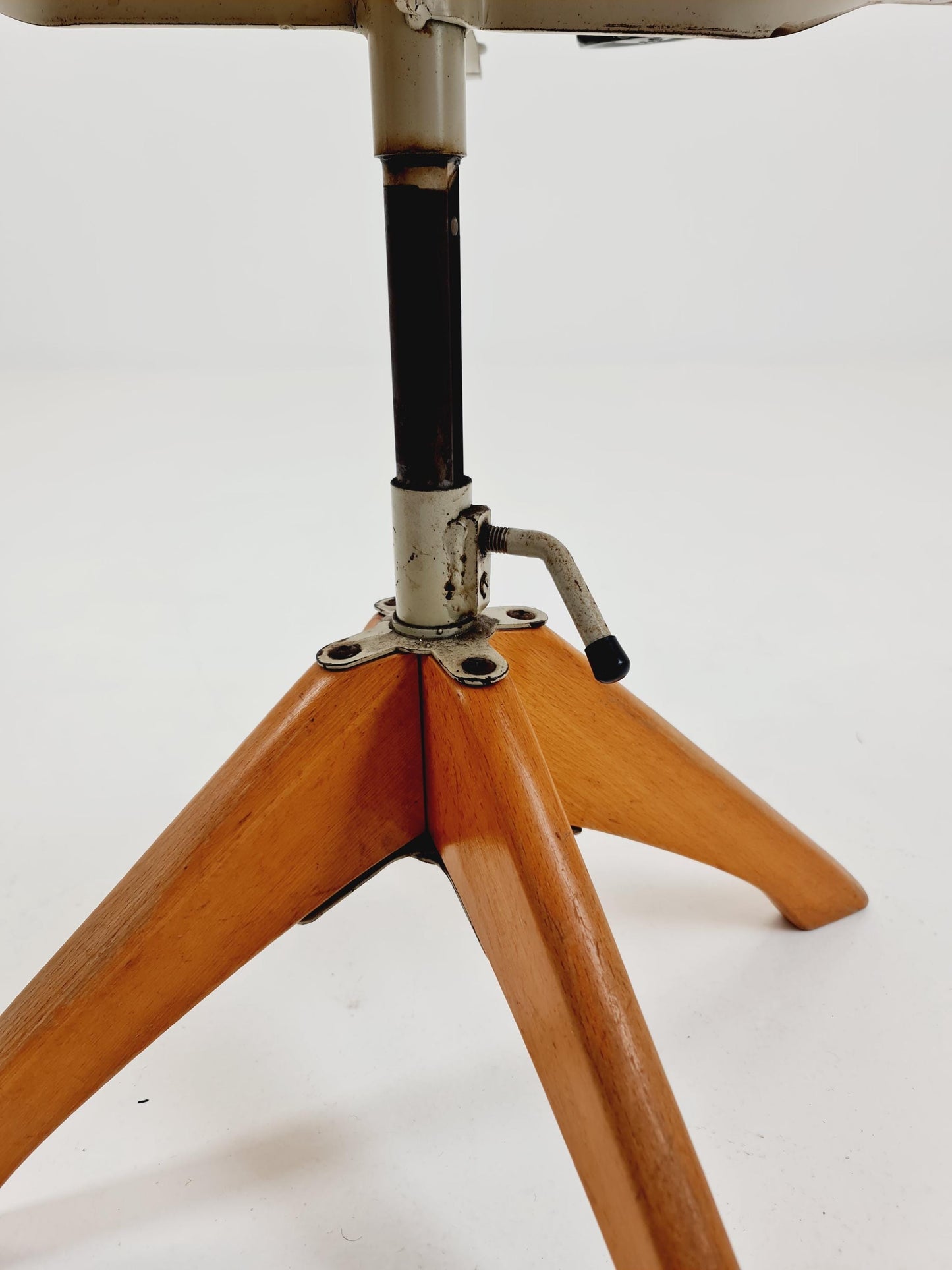 Bauhaus swivel office chair in solid wood By Margarete Klöber for Polster Gleich 1930s