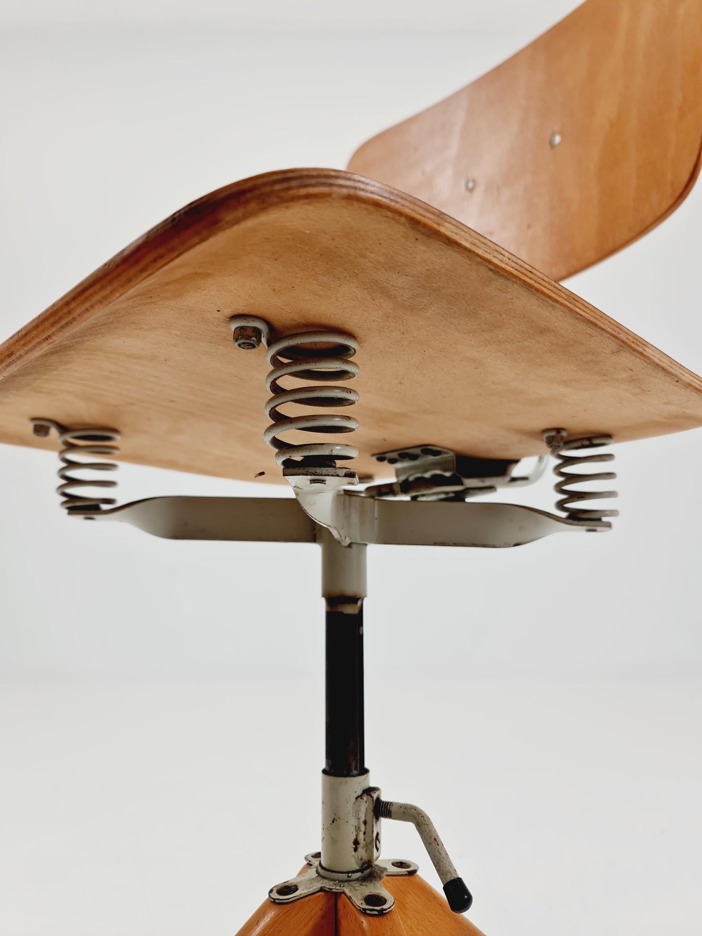 Bauhaus swivel office chair in solid wood By Margarete Klöber for Polster Gleich 1930s